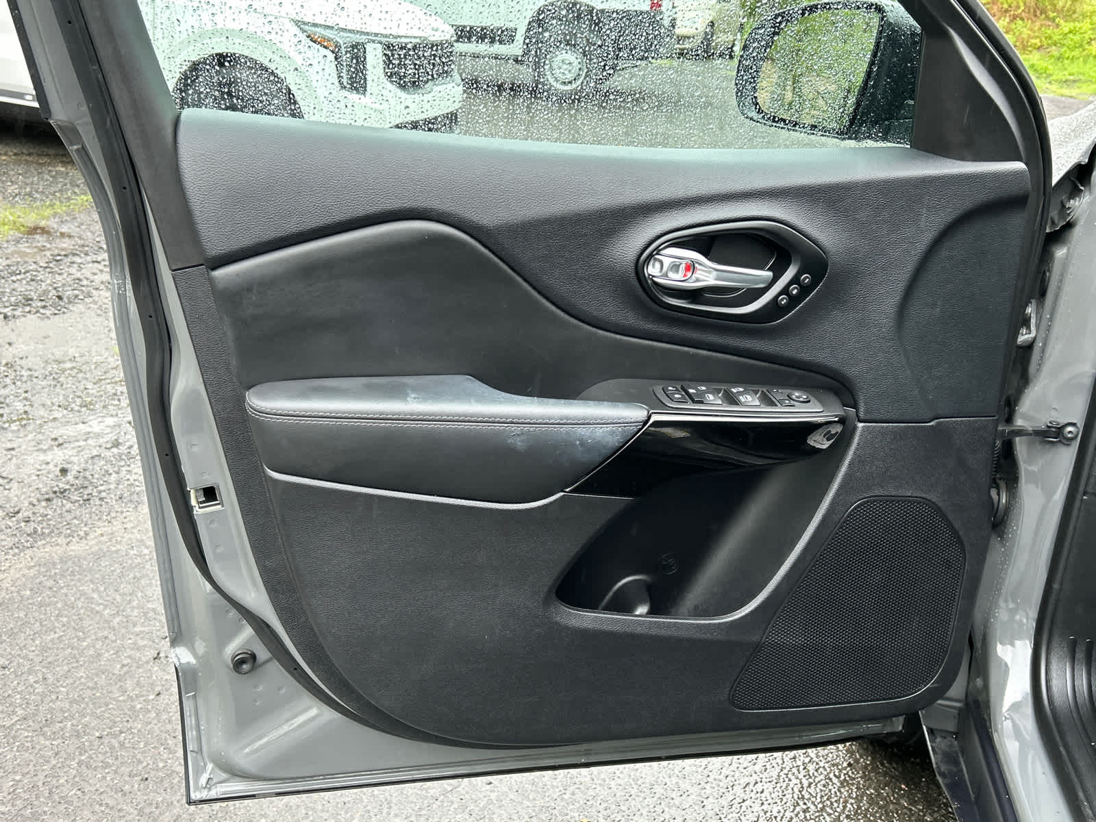used 2023 Jeep Cherokee car, priced at $26,803