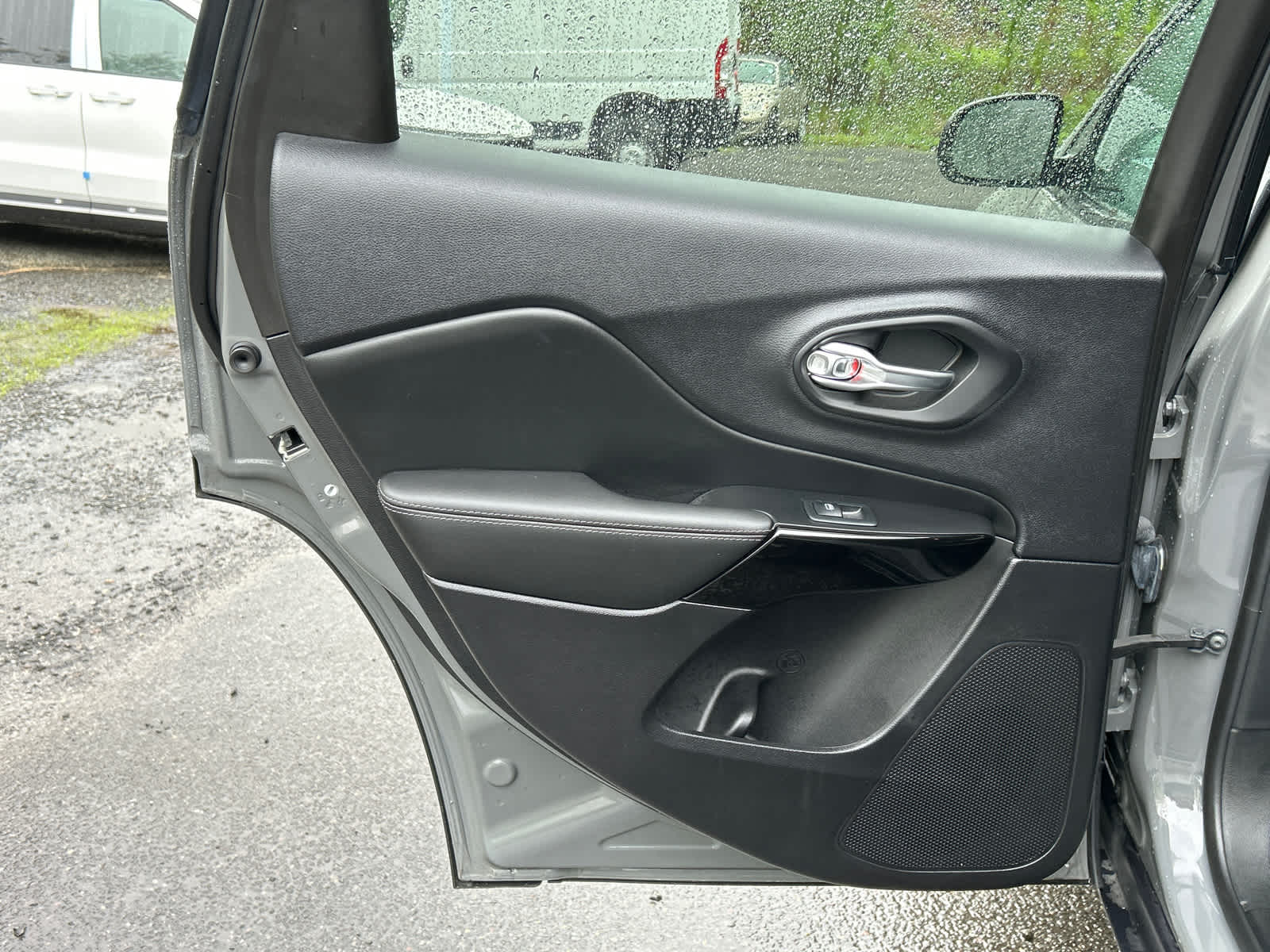used 2023 Jeep Cherokee car, priced at $26,803