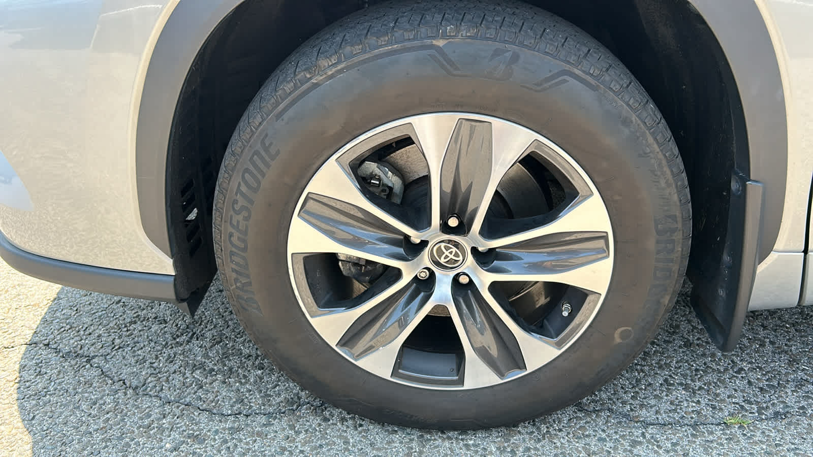 used 2022 Toyota Highlander car, priced at $33,807
