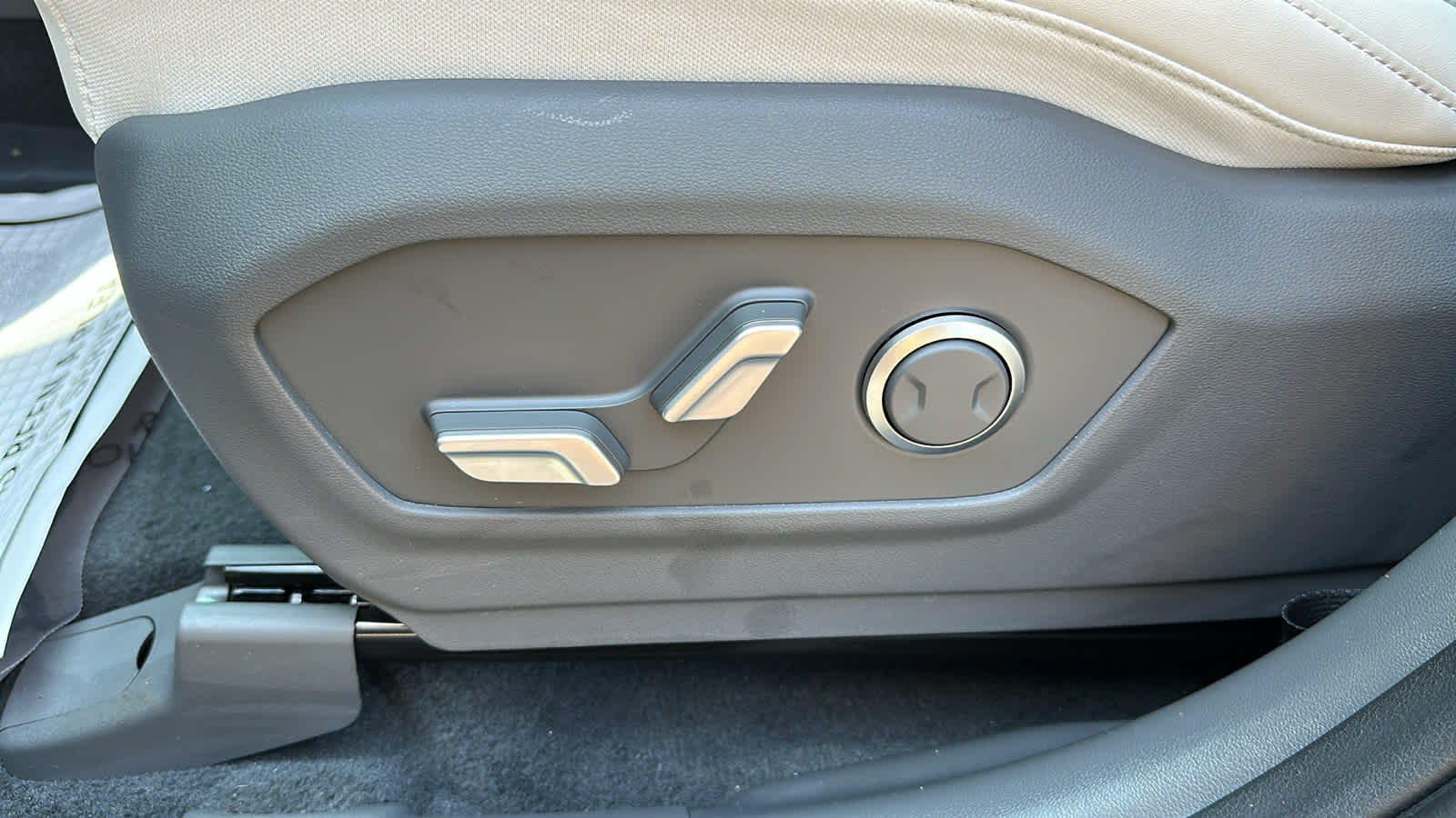 used 2025 Hyundai Santa Fe car, priced at $35,209