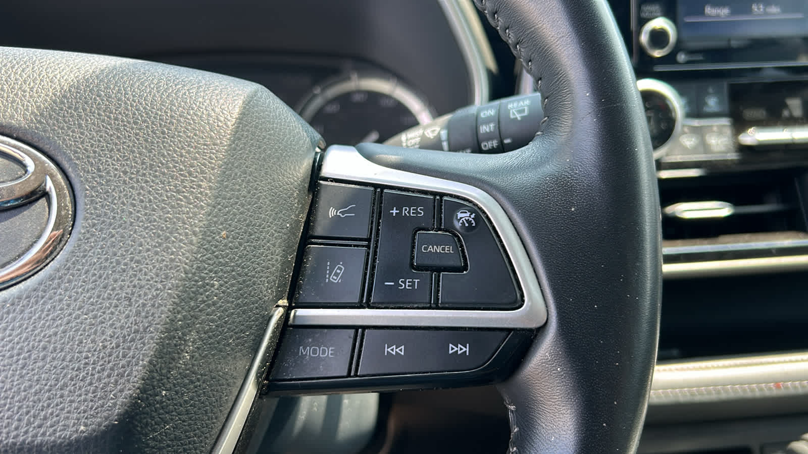 used 2022 Toyota Highlander car, priced at $33,807
