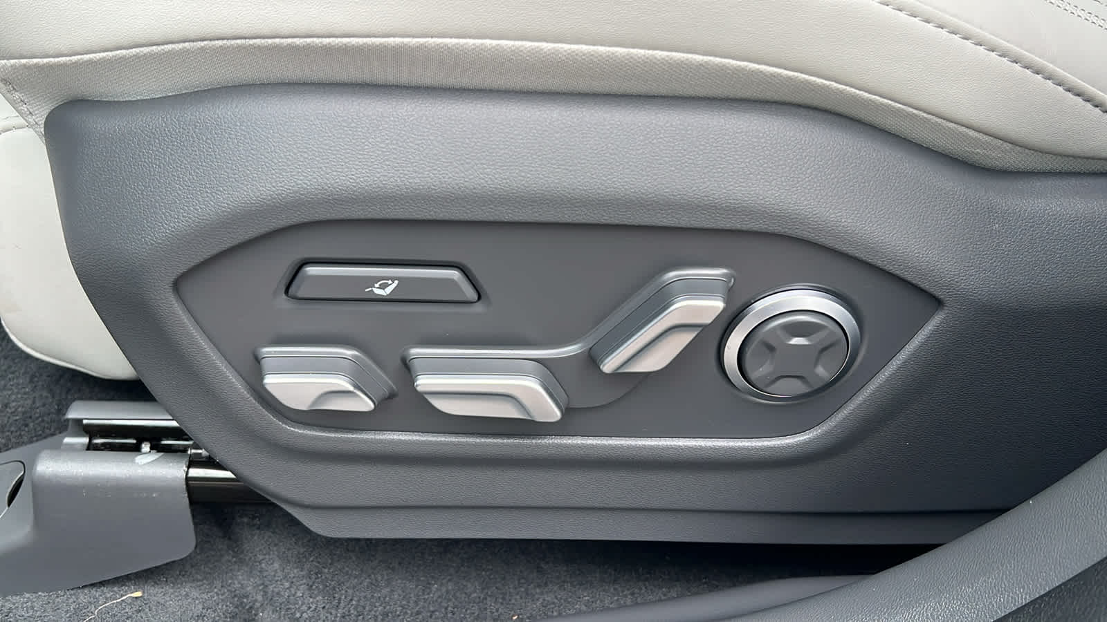 used 2025 Hyundai Santa Fe car, priced at $47,502