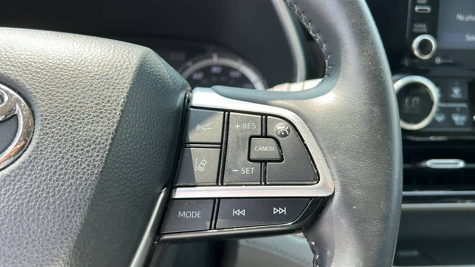 used 2022 Toyota Highlander car, priced at $36,307