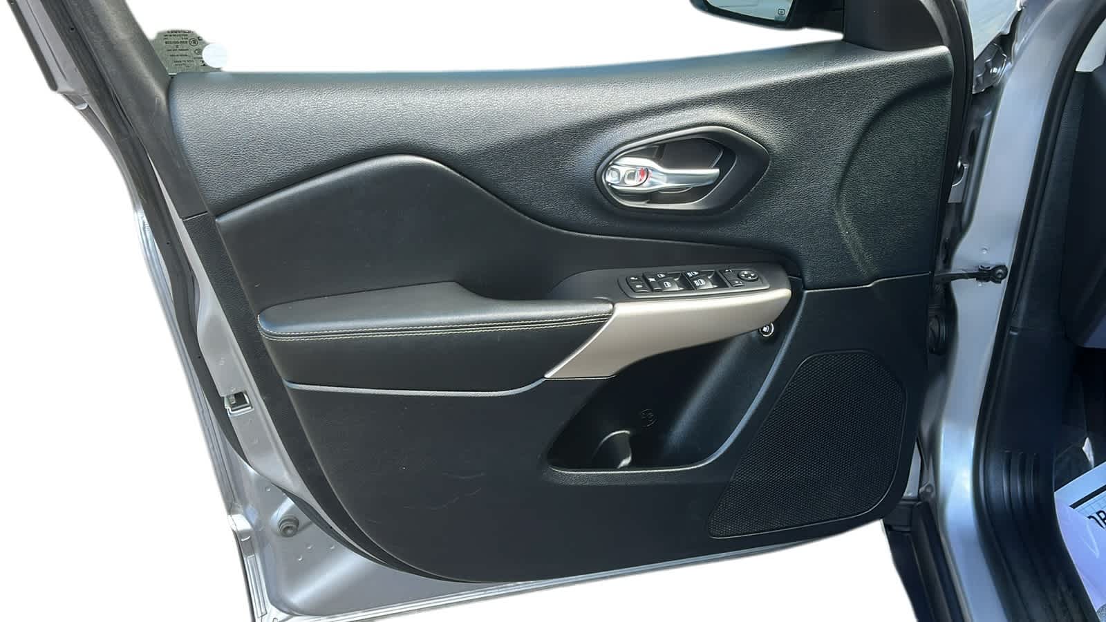 used 2018 Jeep Cherokee car, priced at $15,672