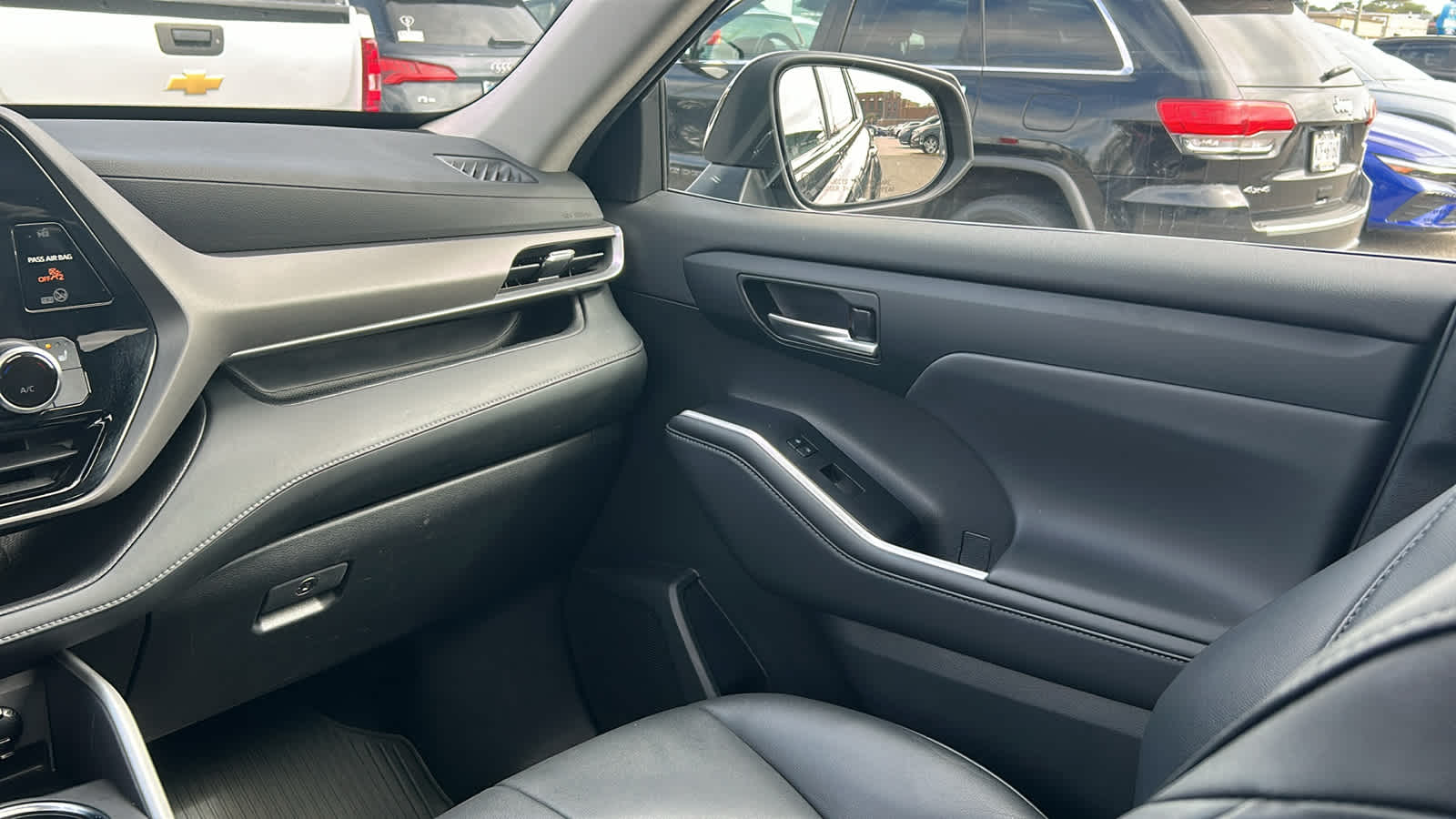 used 2022 Toyota Highlander car, priced at $38,909