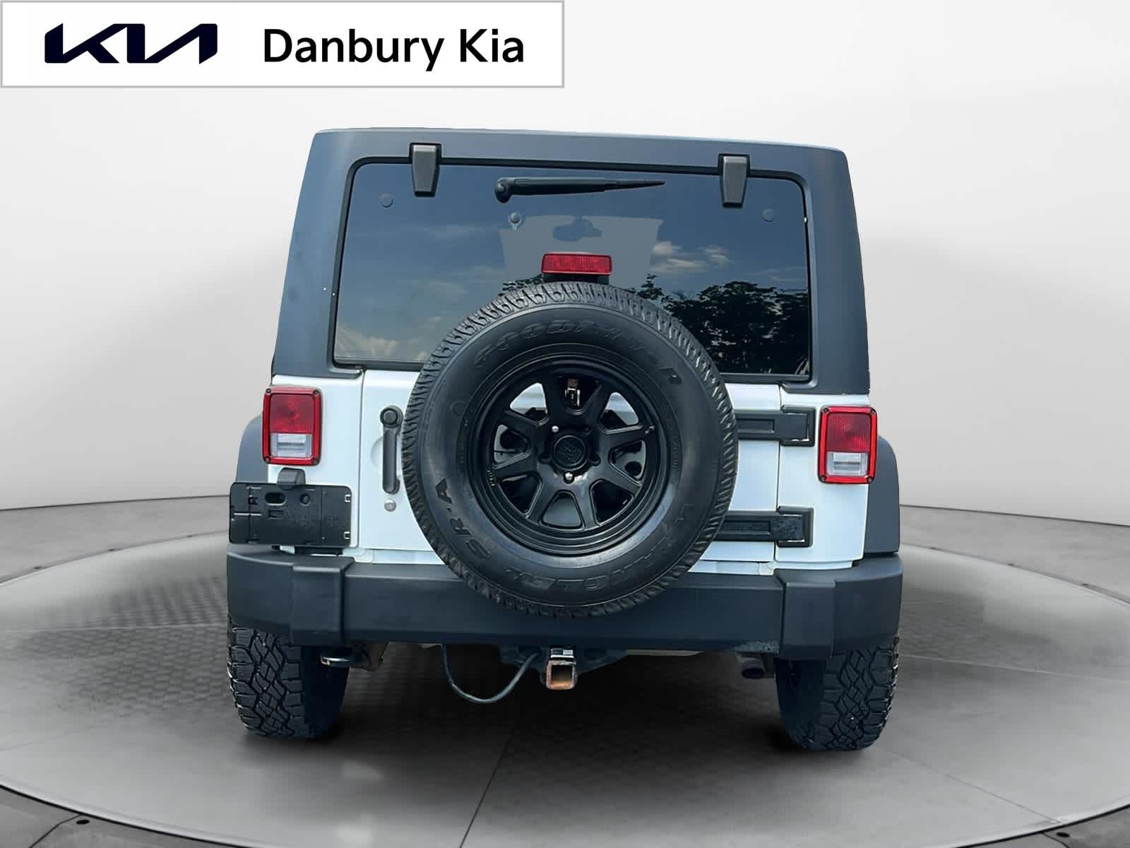used 2013 Jeep Wrangler Unlimited car, priced at $12,492