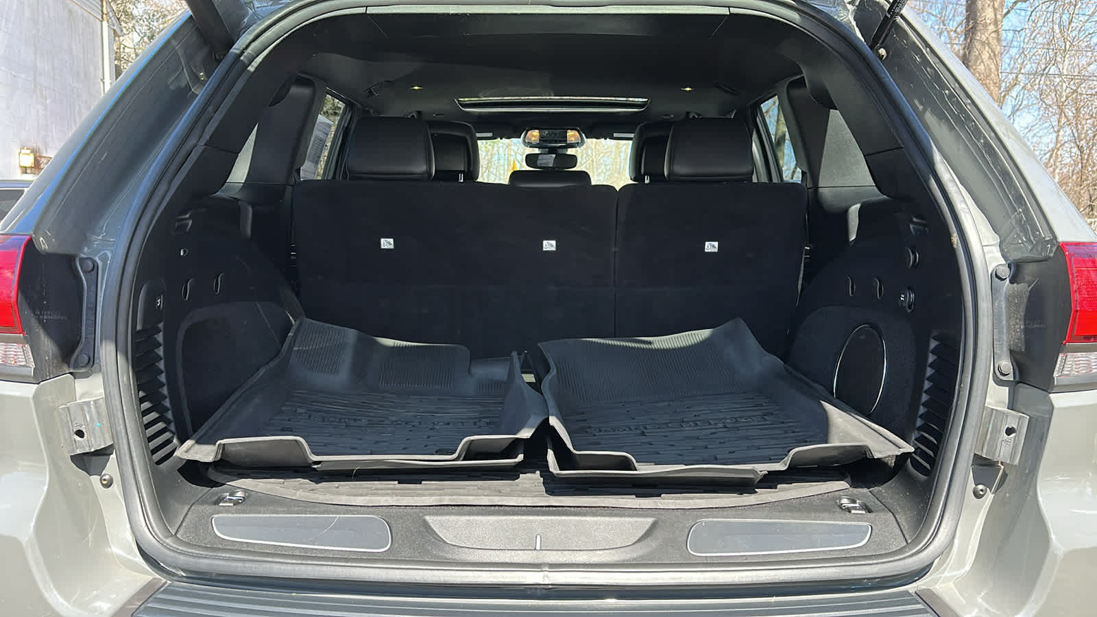 used 2020 Jeep Grand Cherokee car, priced at $28,403
