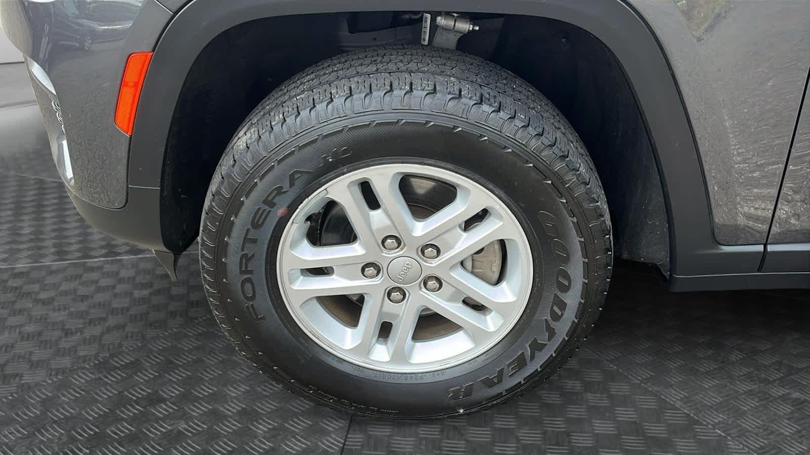 used 2023 Jeep Grand Cherokee car, priced at $31,932