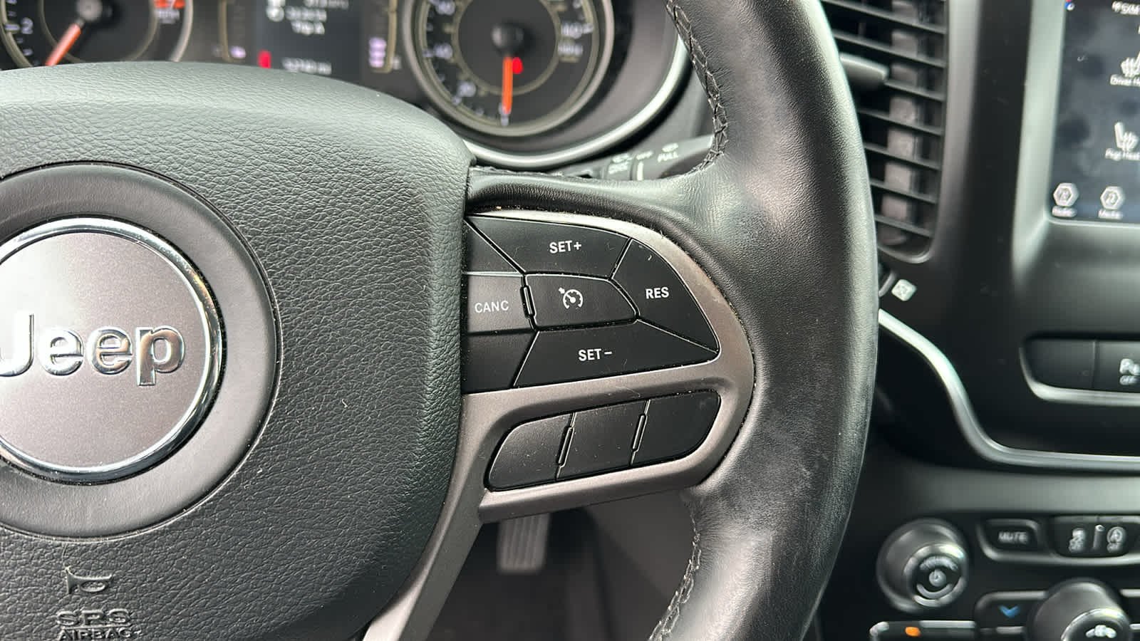 used 2021 Jeep Cherokee car, priced at $19,403