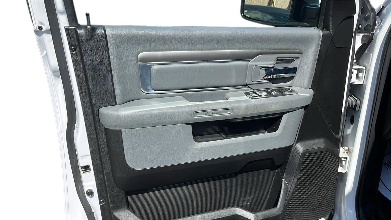 used 2019 Ram 1500 Classic car, priced at $28,774