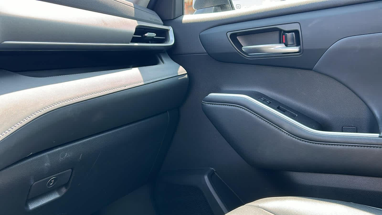 used 2022 Toyota Highlander car, priced at $33,807