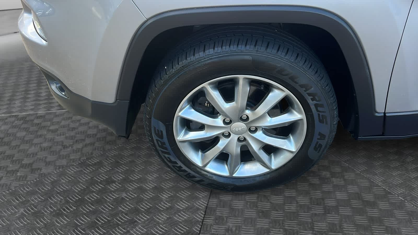 used 2018 Jeep Cherokee car, priced at $15,672