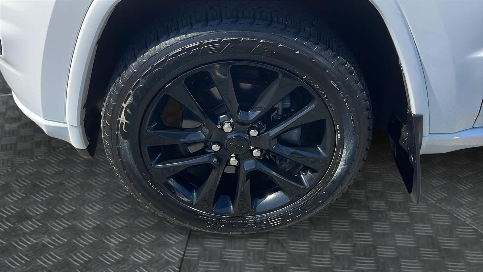 used 2017 Jeep Grand Cherokee car, priced at $20,972
