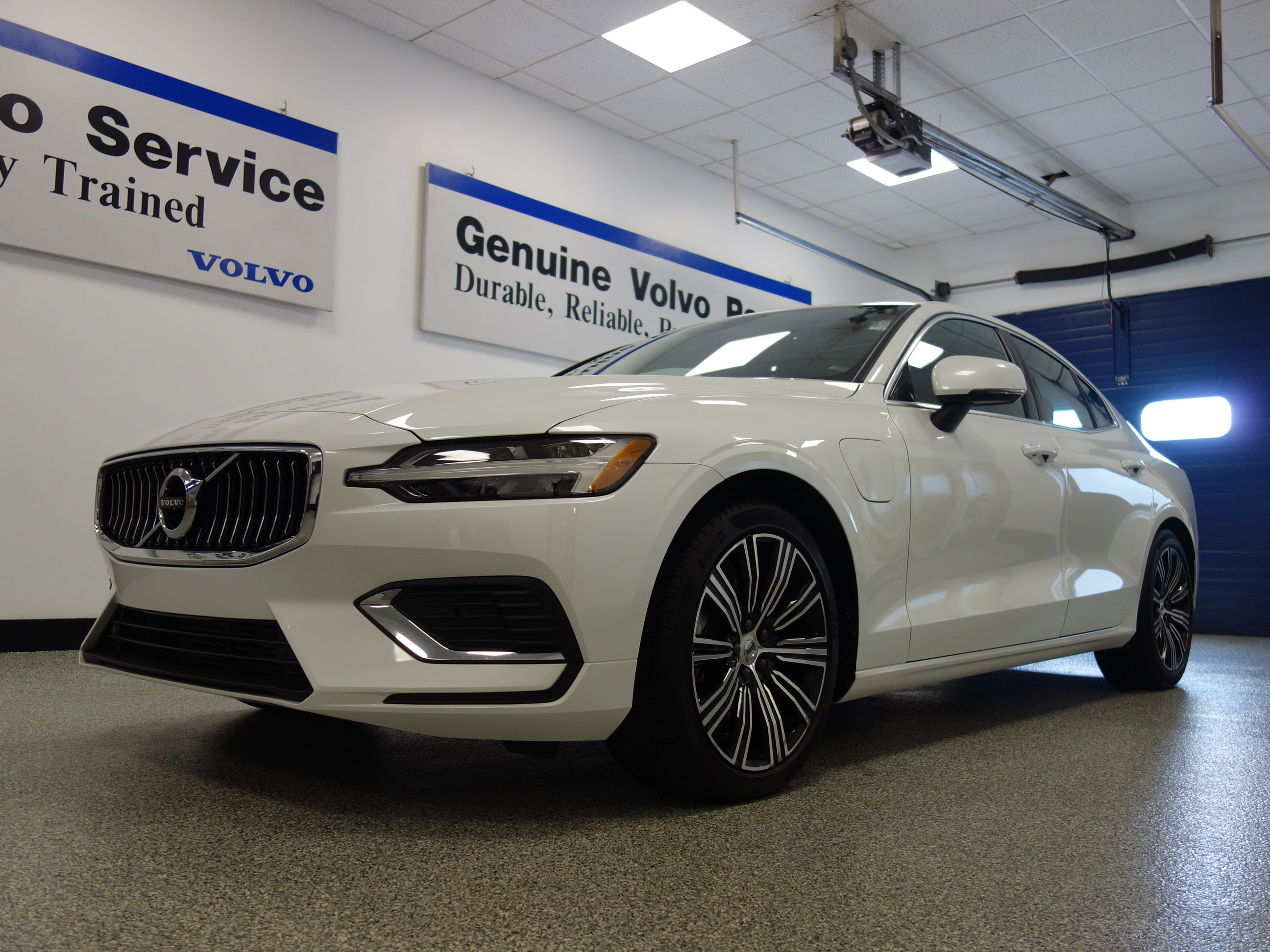 used 2022 Volvo S60 Recharge Plug-In Hybrid car, priced at $36,300