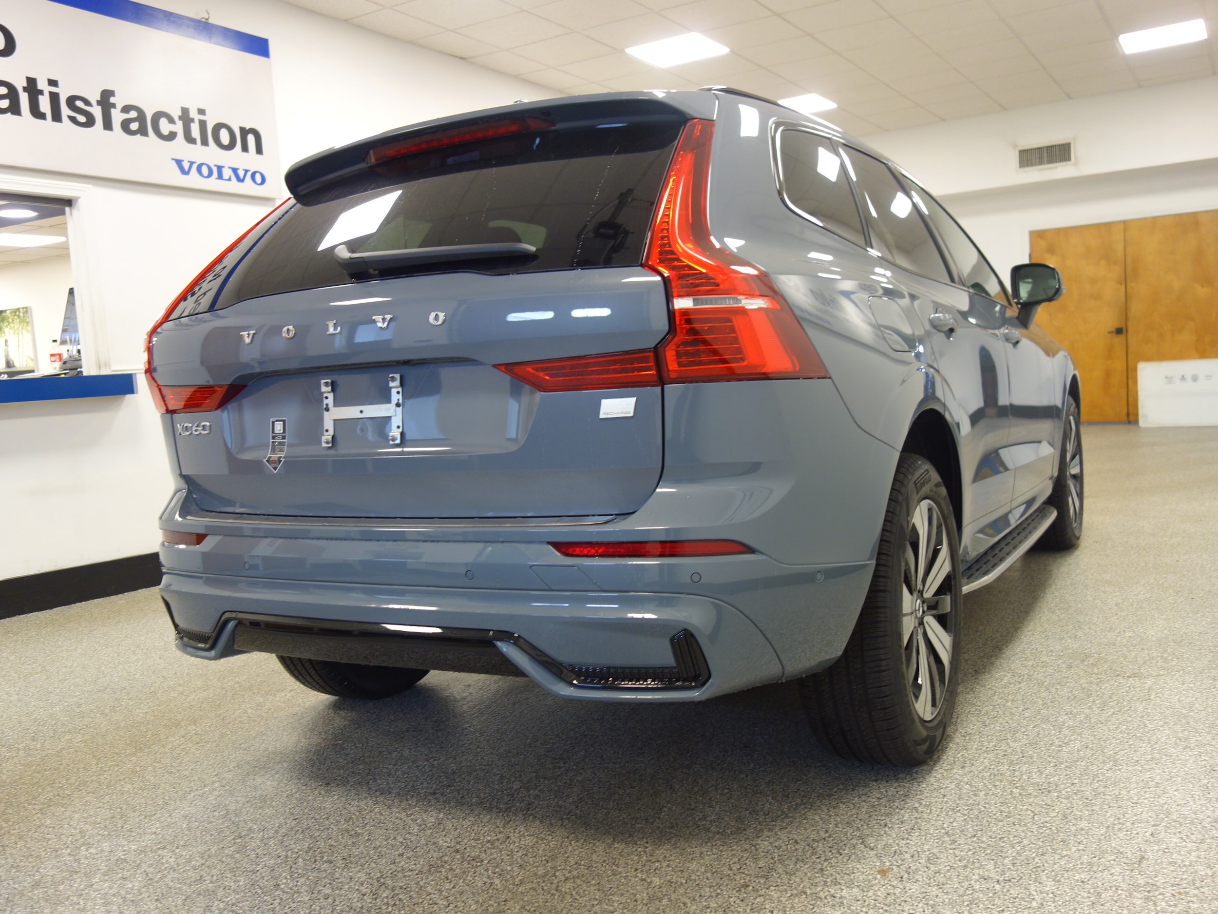 new 2024 Volvo XC60 plug-in hybrid car, priced at $67,520