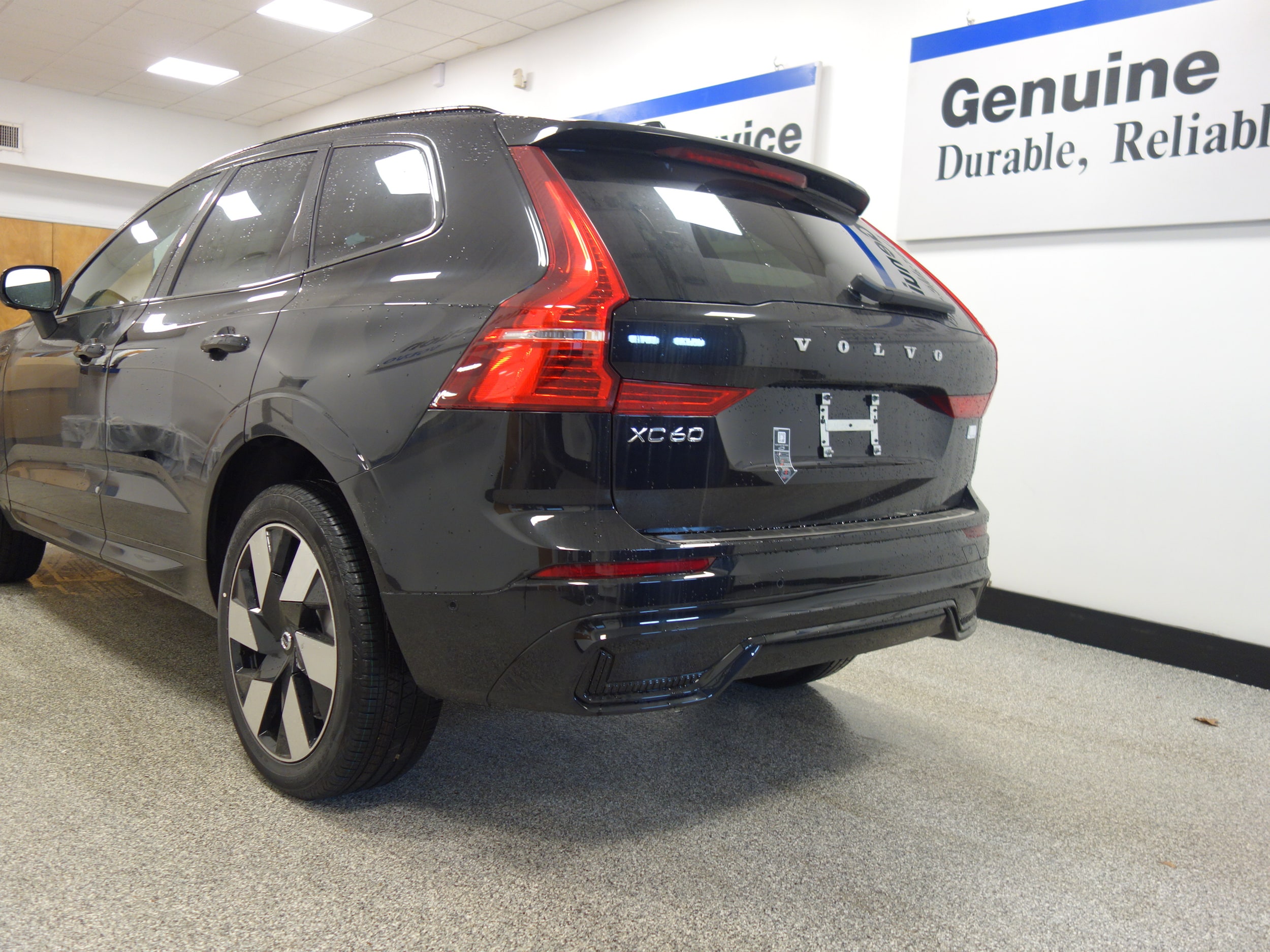 new 2024 Volvo XC60 plug-in hybrid car, priced at $67,425