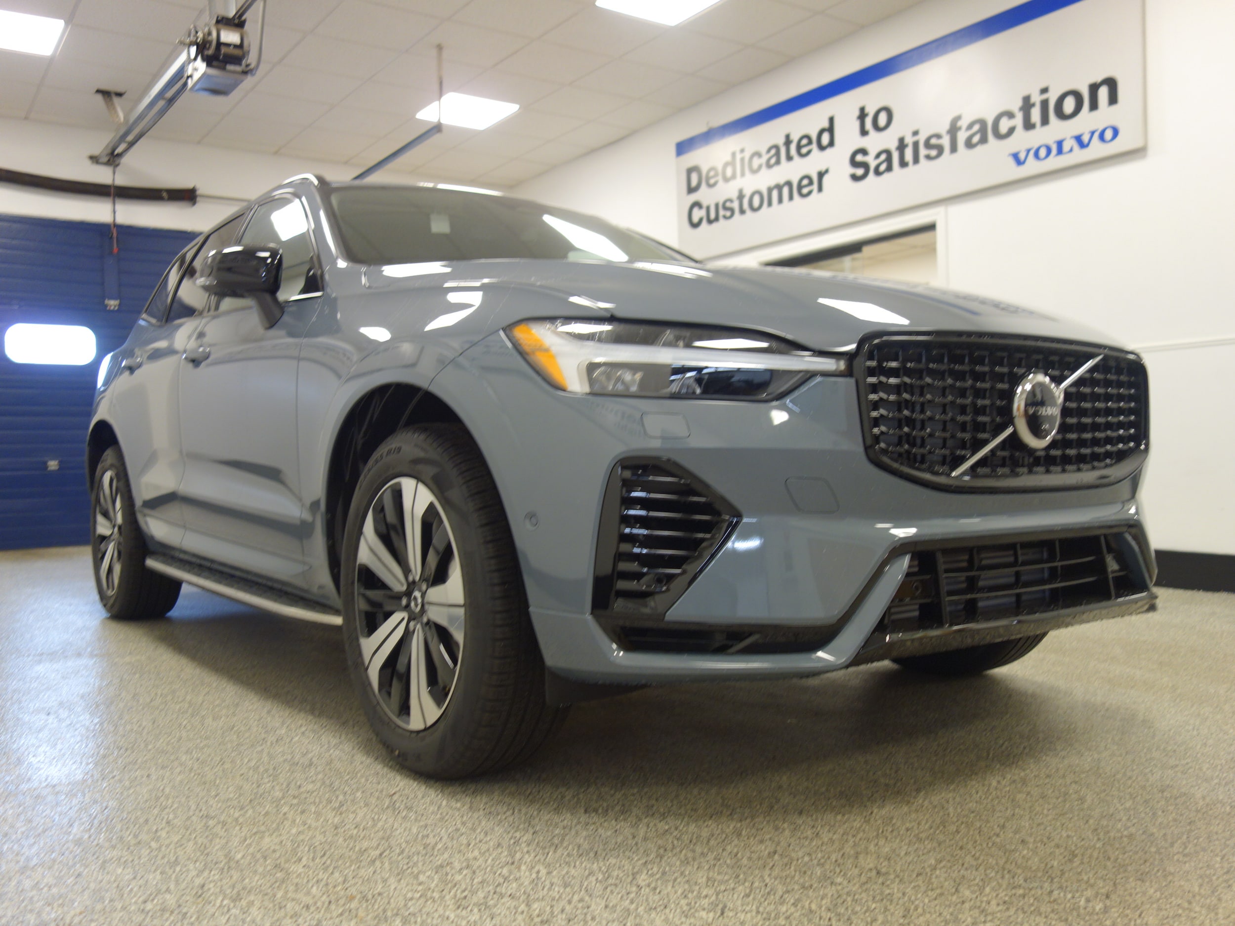 new 2024 Volvo XC60 plug-in hybrid car, priced at $67,520