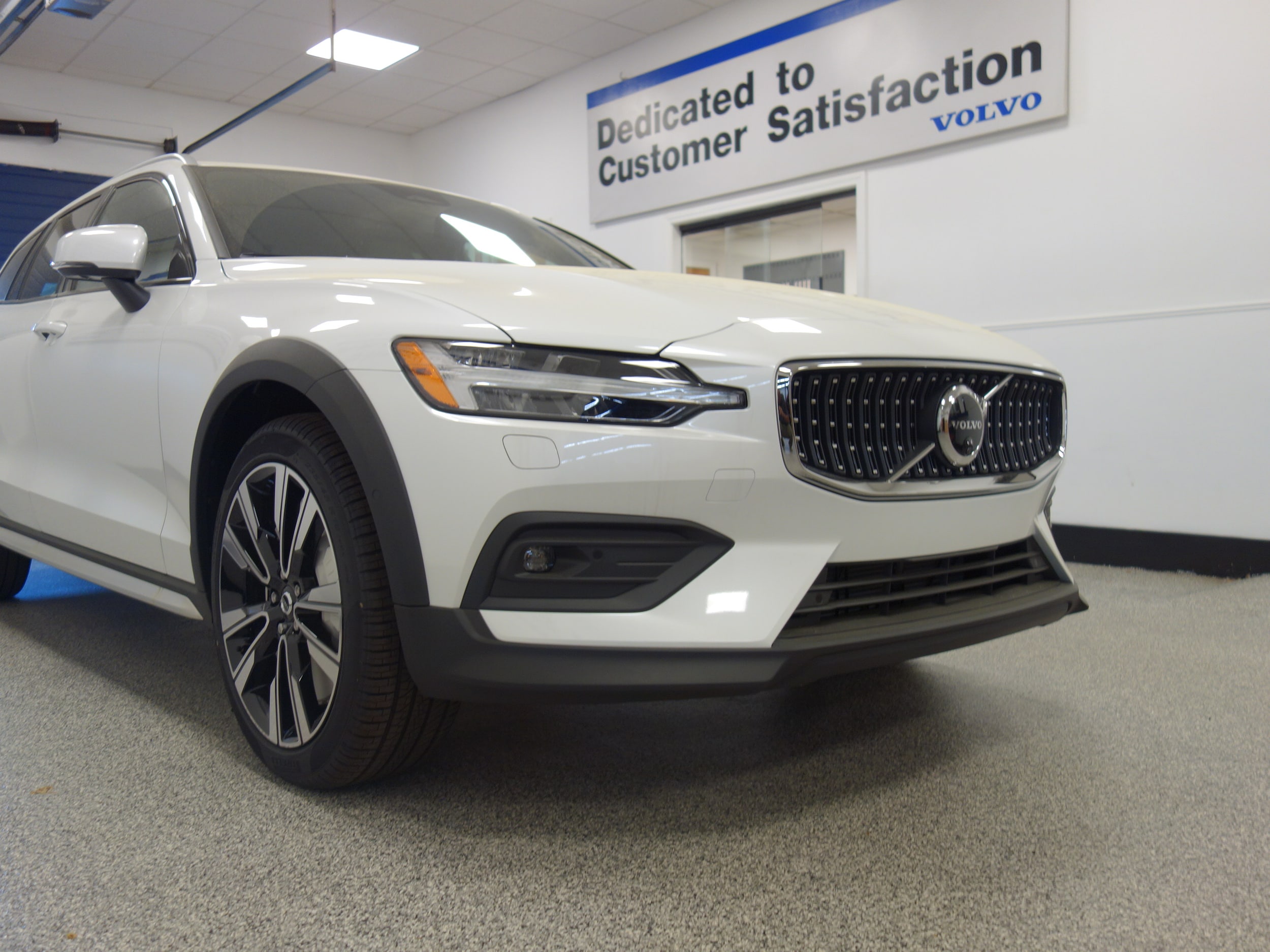 new 2024 Volvo V60 Cross Country car, priced at $58,725