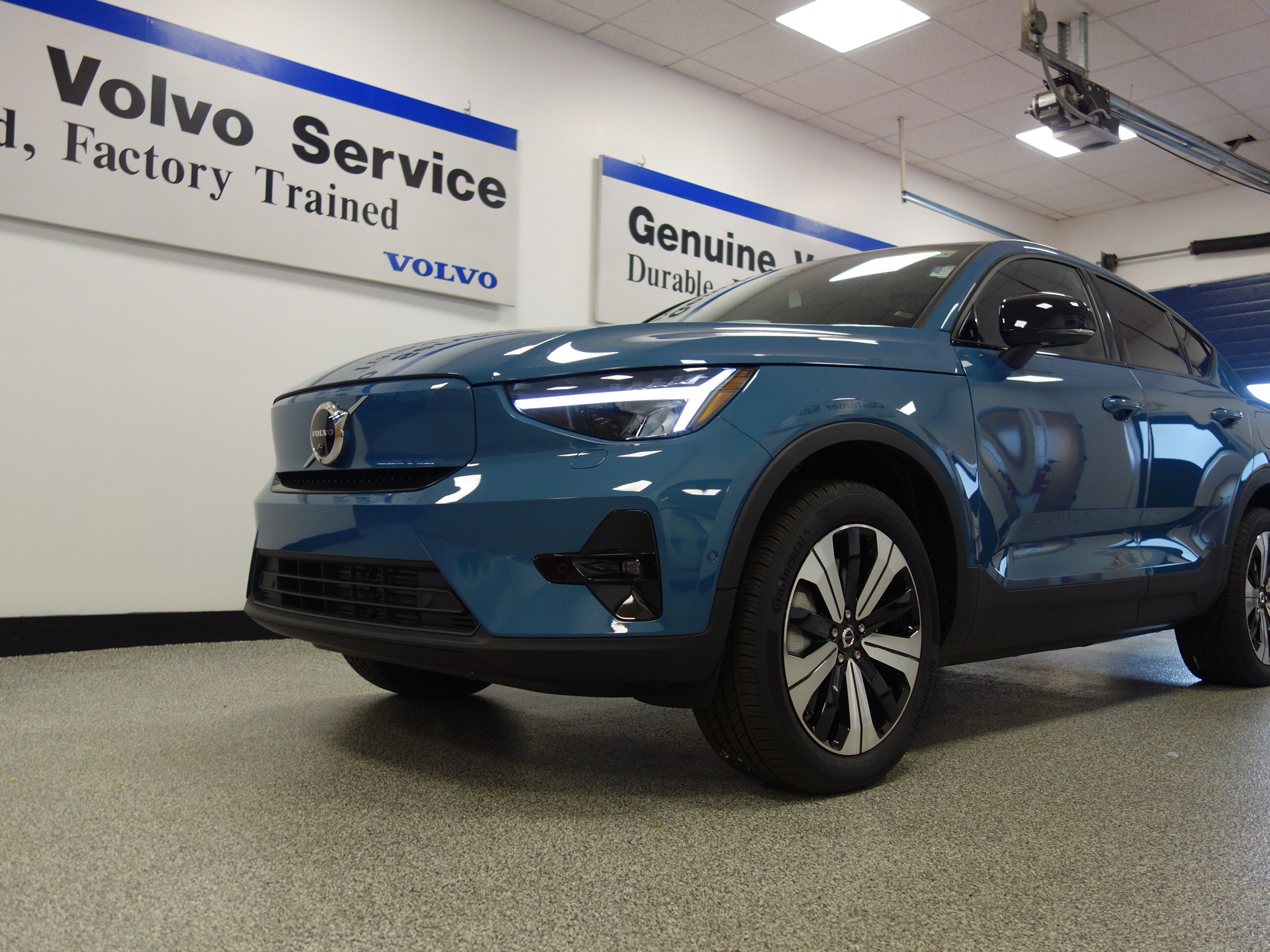 new 2023 Volvo C40 Recharge Pure Electric car, priced at $61,865
