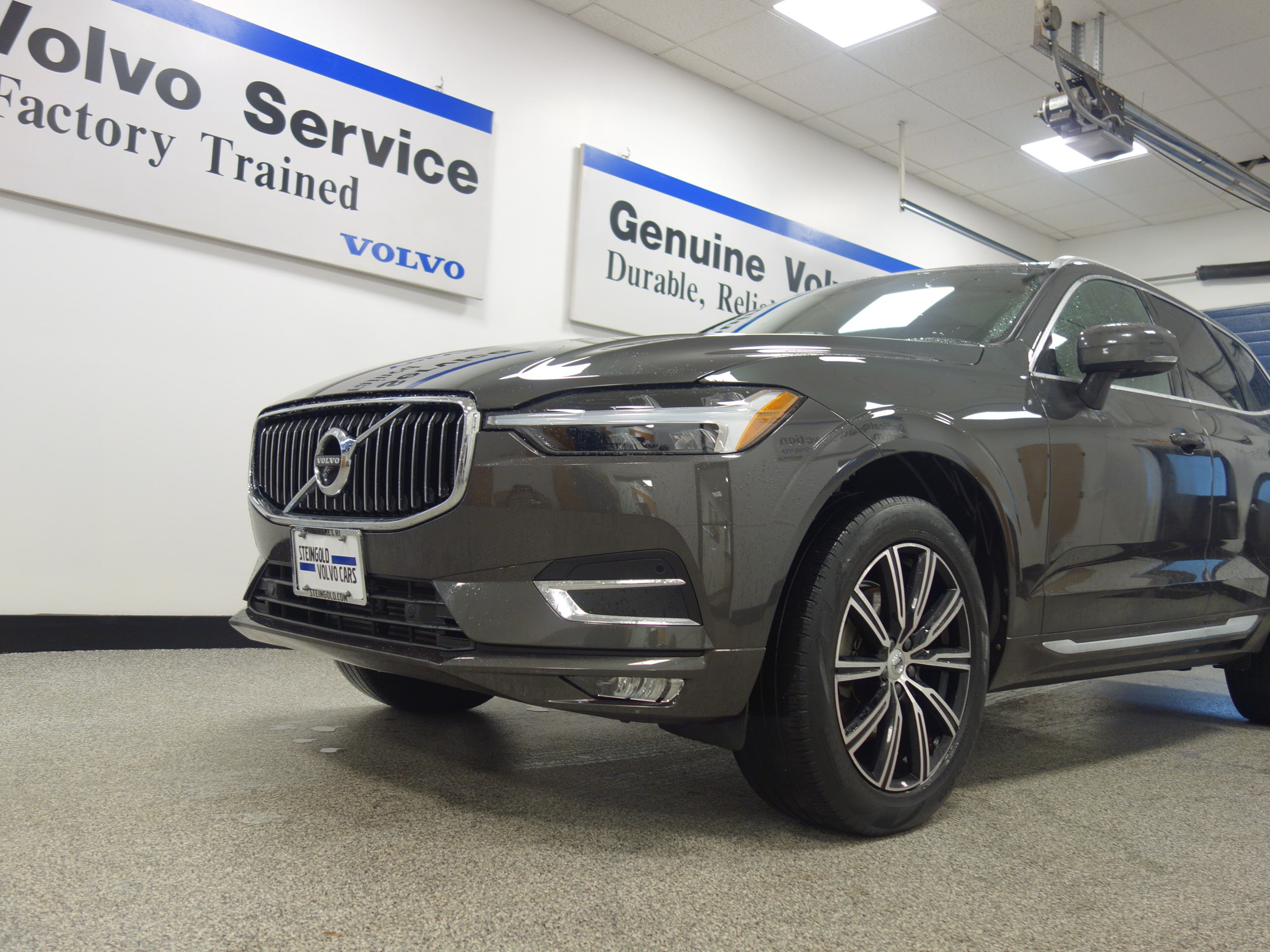 used 2021 Volvo XC60 car, priced at $38,300