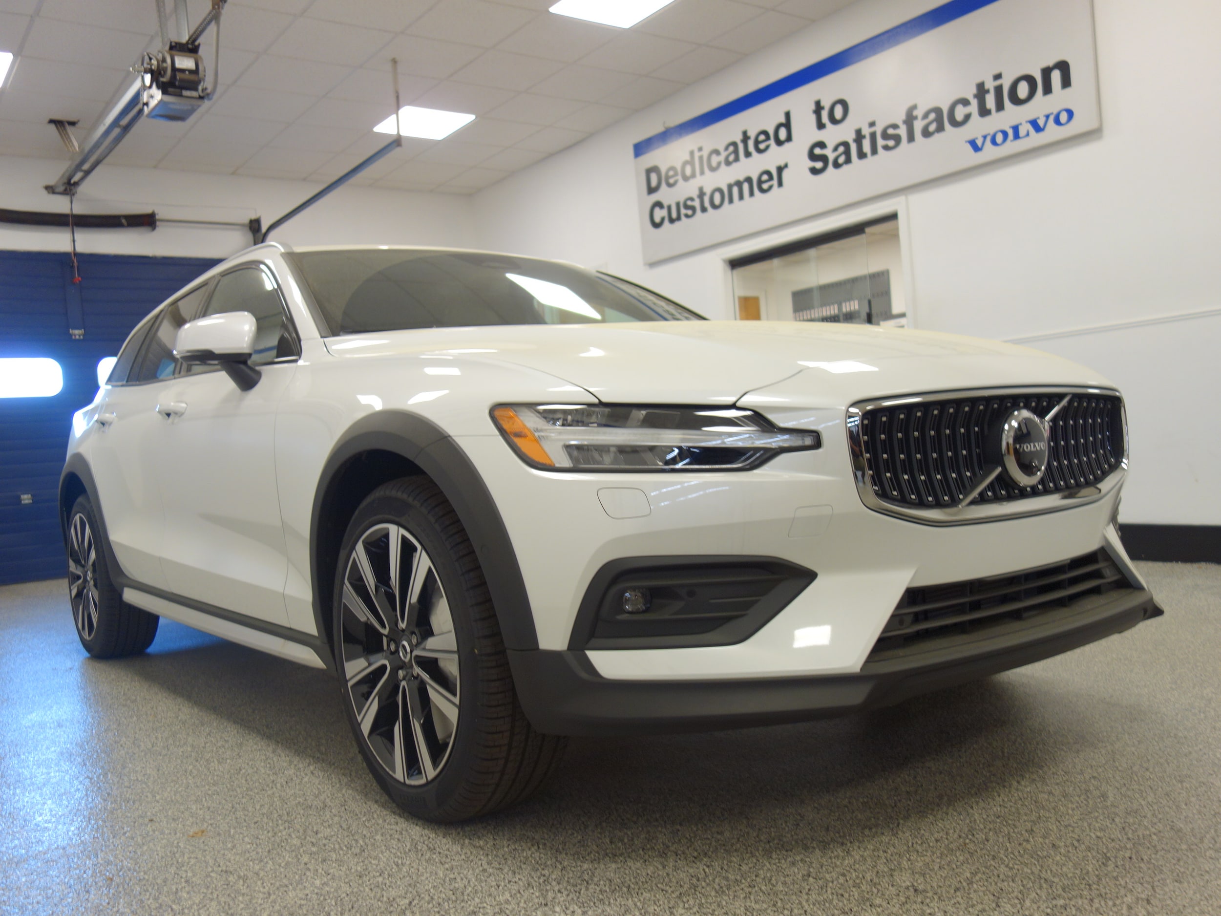 new 2024 Volvo V60 Cross Country car, priced at $58,725