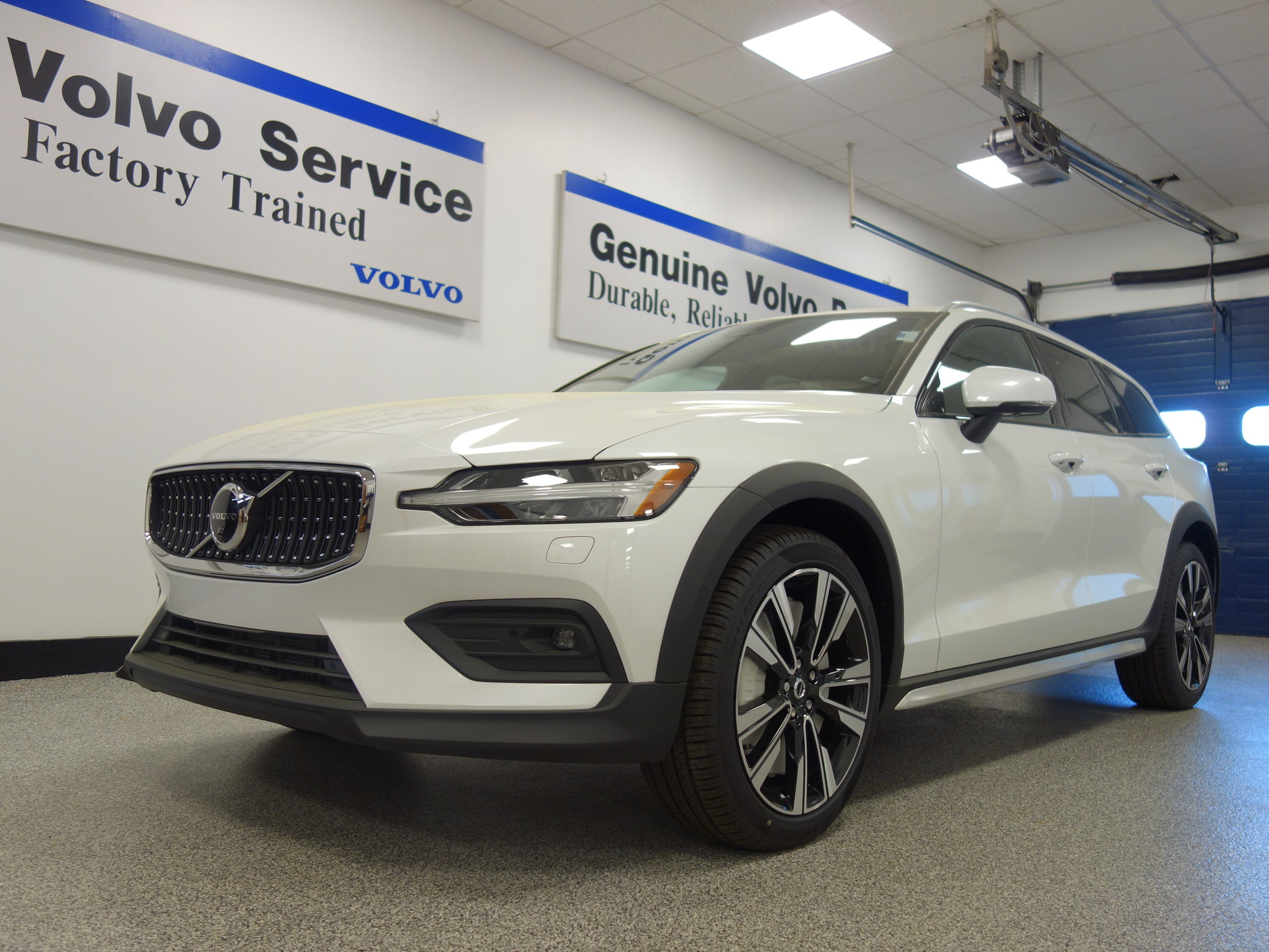 new 2024 Volvo V60 Cross Country car, priced at $58,725