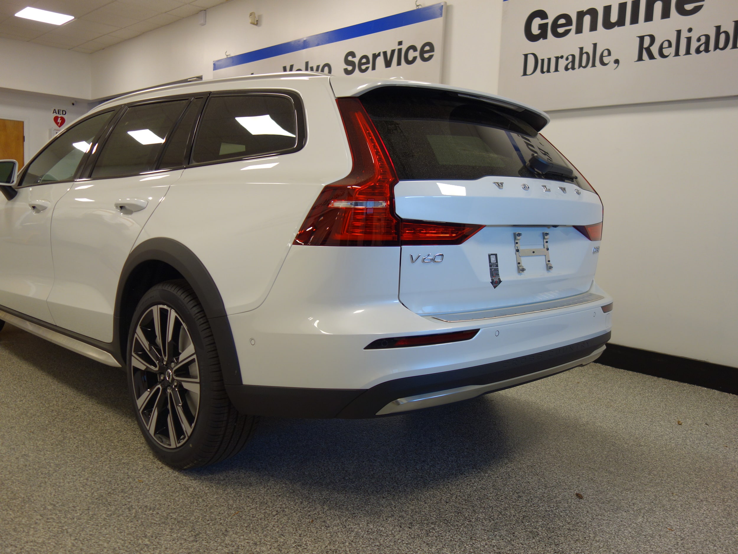 new 2024 Volvo V60 Cross Country car, priced at $58,725