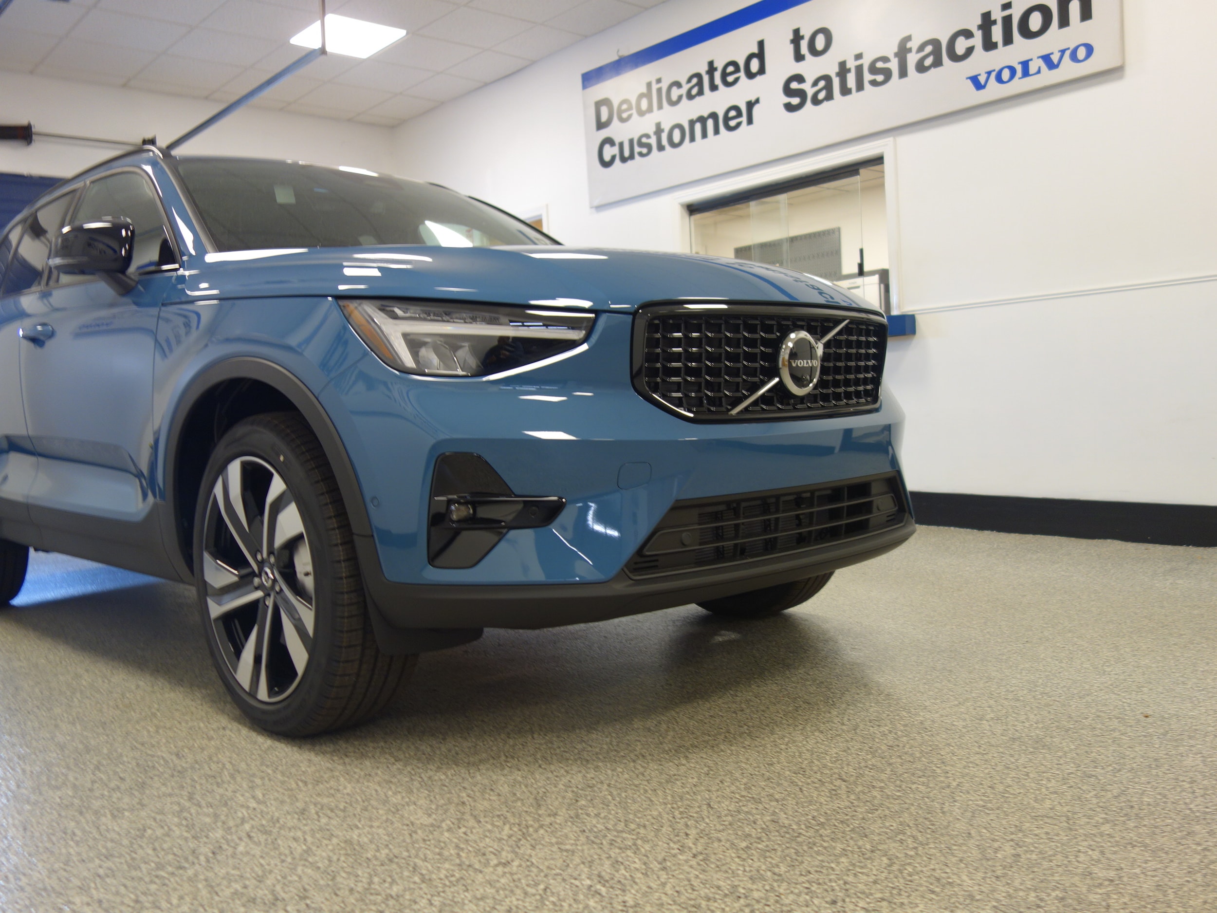 new 2024 Volvo XC40 car, priced at $49,650