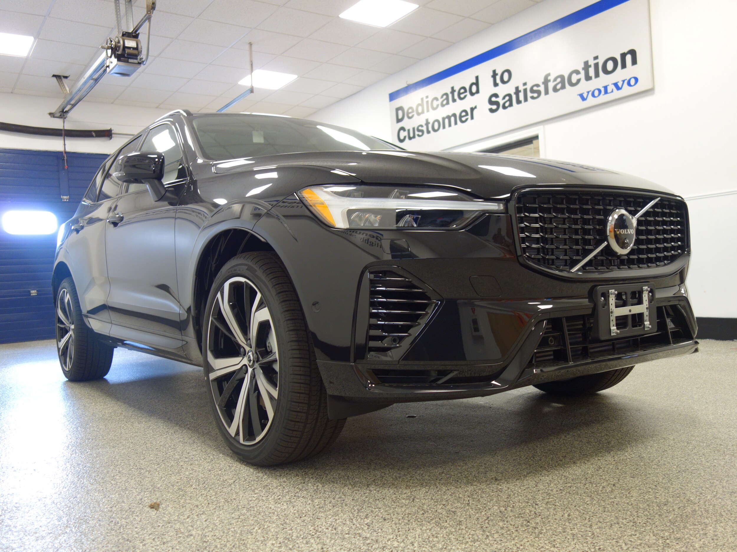 new 2024 Volvo XC60 plug-in hybrid car, priced at $70,895