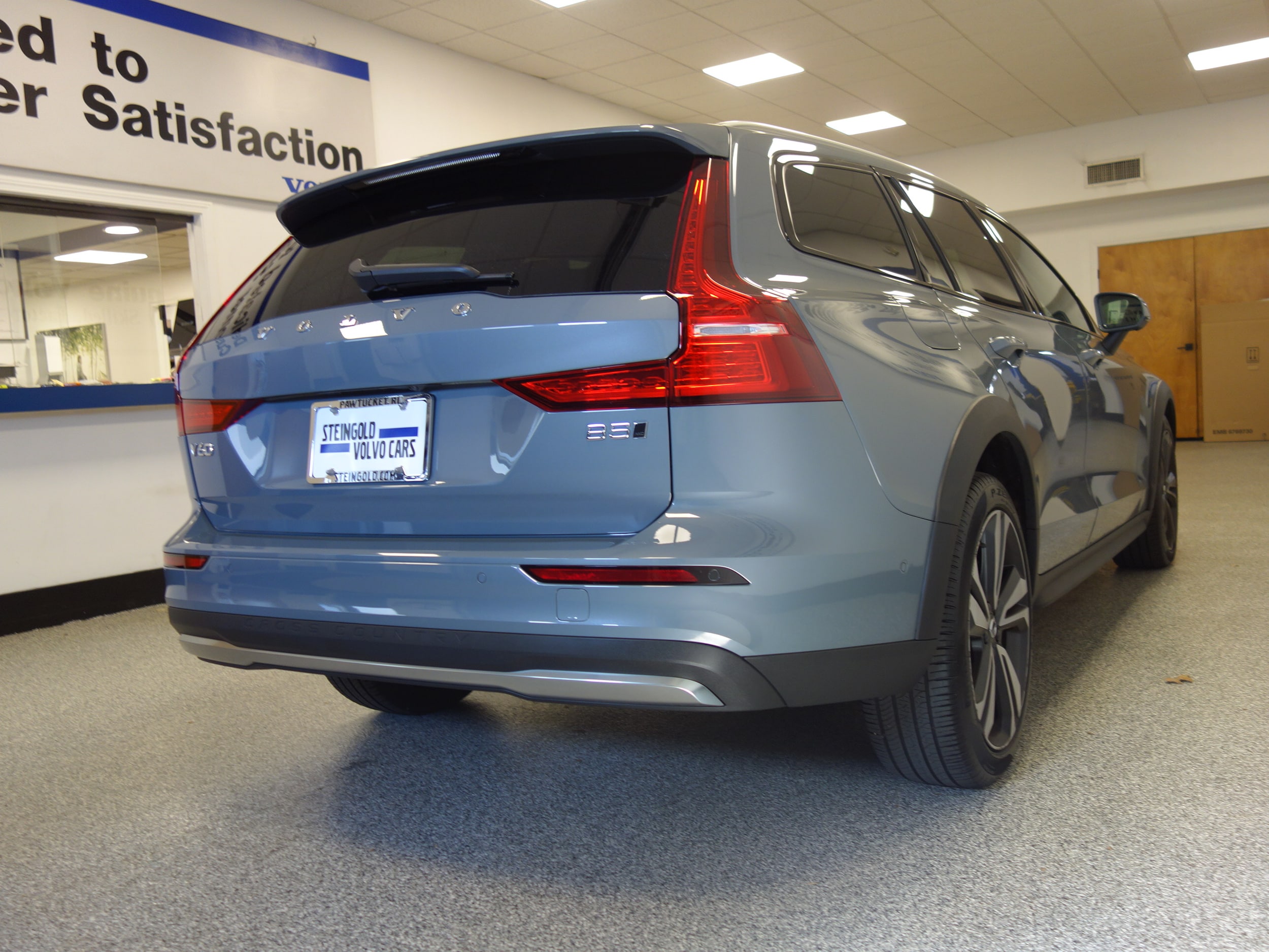 used 2023 Volvo V60 Cross Country car, priced at $46,500