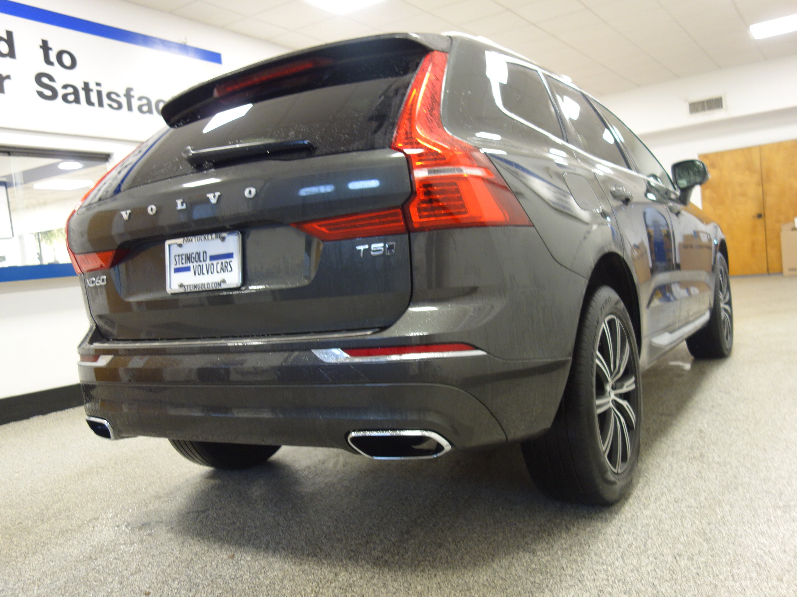 used 2021 Volvo XC60 car, priced at $38,300