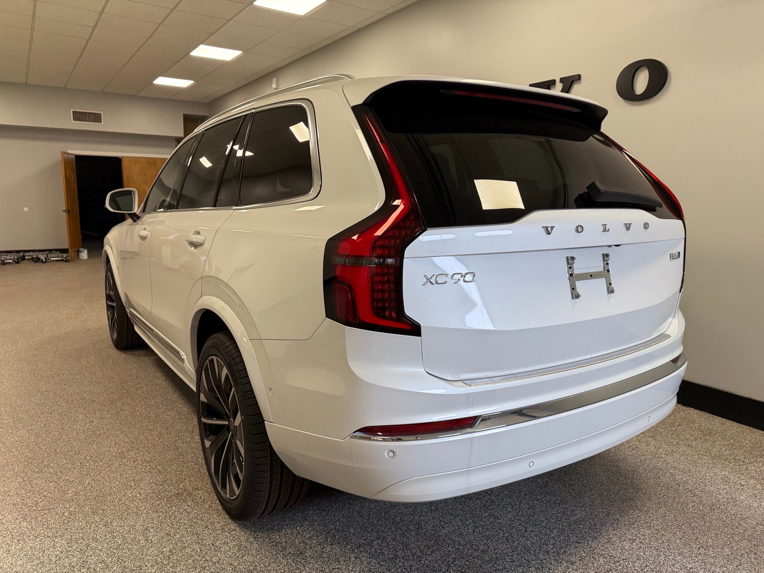 new 2025 Volvo XC90 car, priced at $69,155