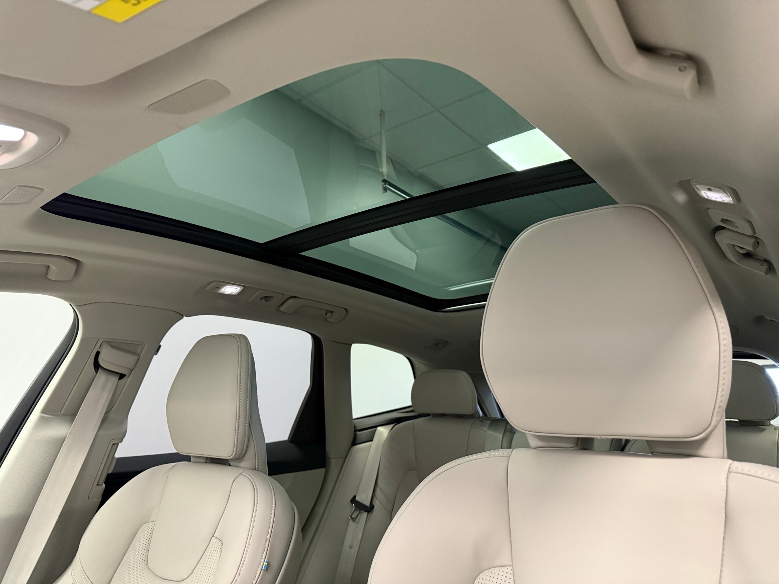 new 2025 Volvo XC60 car, priced at $60,660