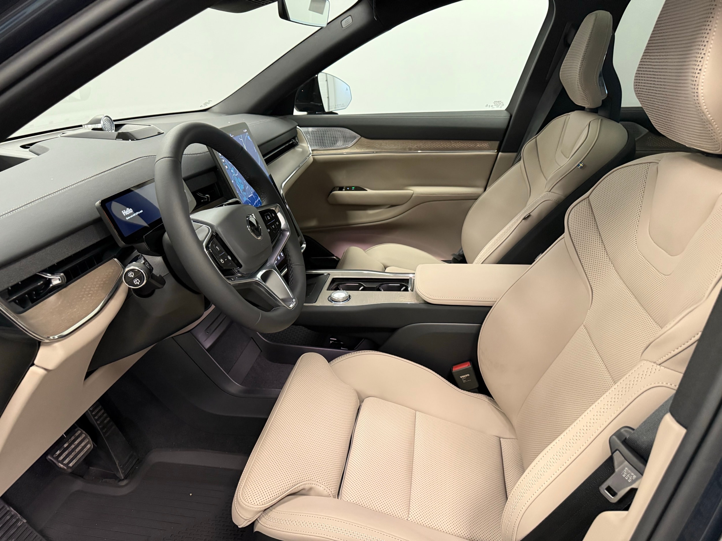 new 2025 Volvo EX90 car, priced at $91,290