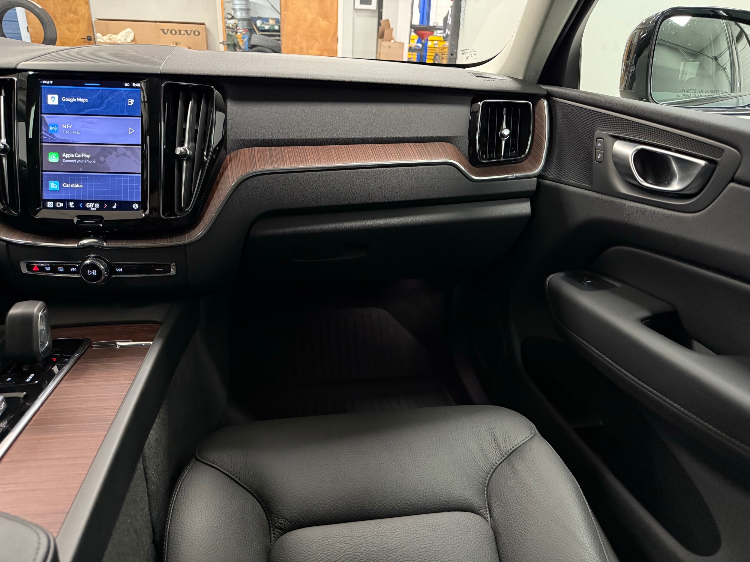 new 2024 Volvo XC60 plug-in hybrid car, priced at $59,920
