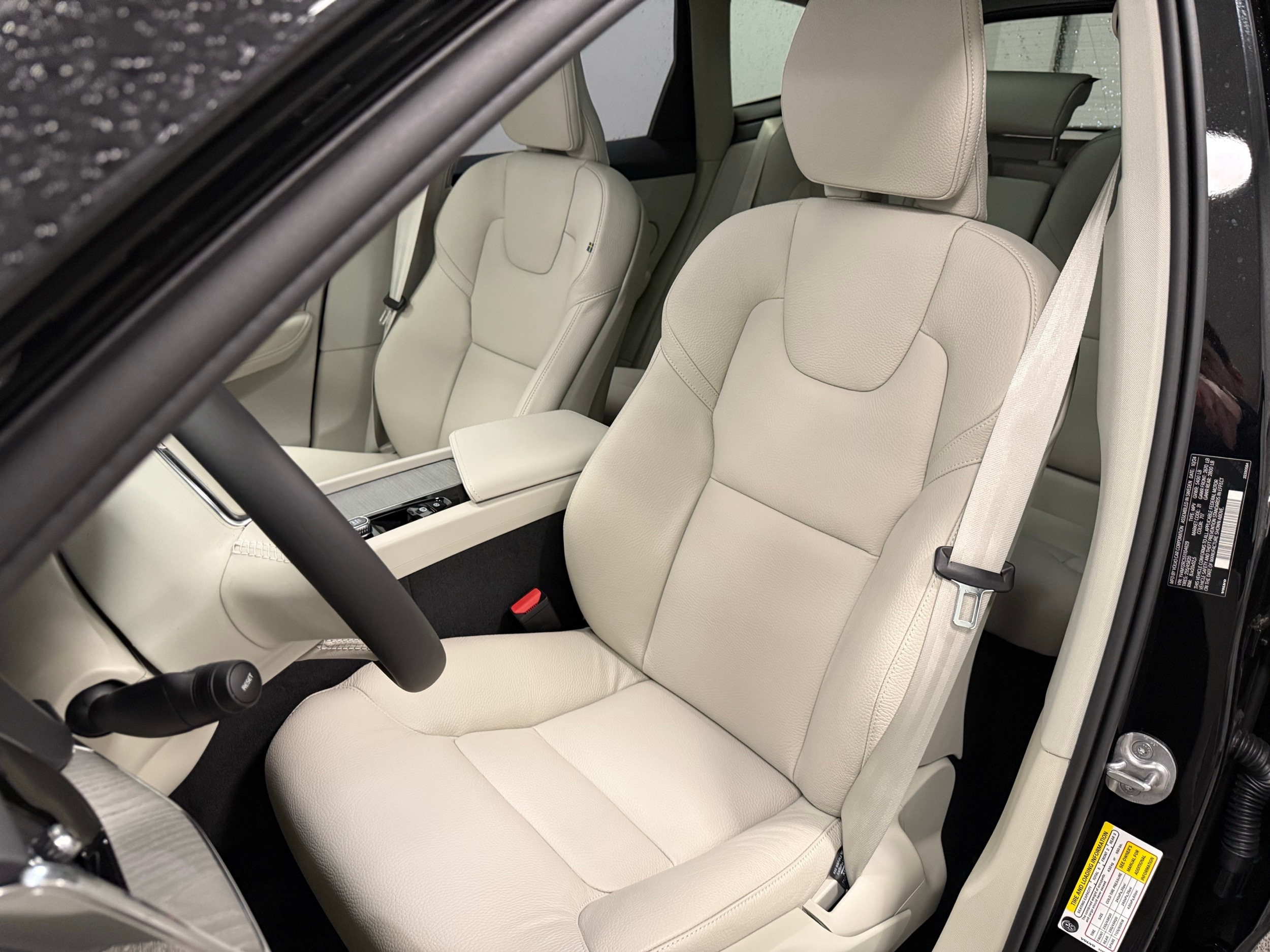 new 2025 Volvo XC60 car, priced at $54,585