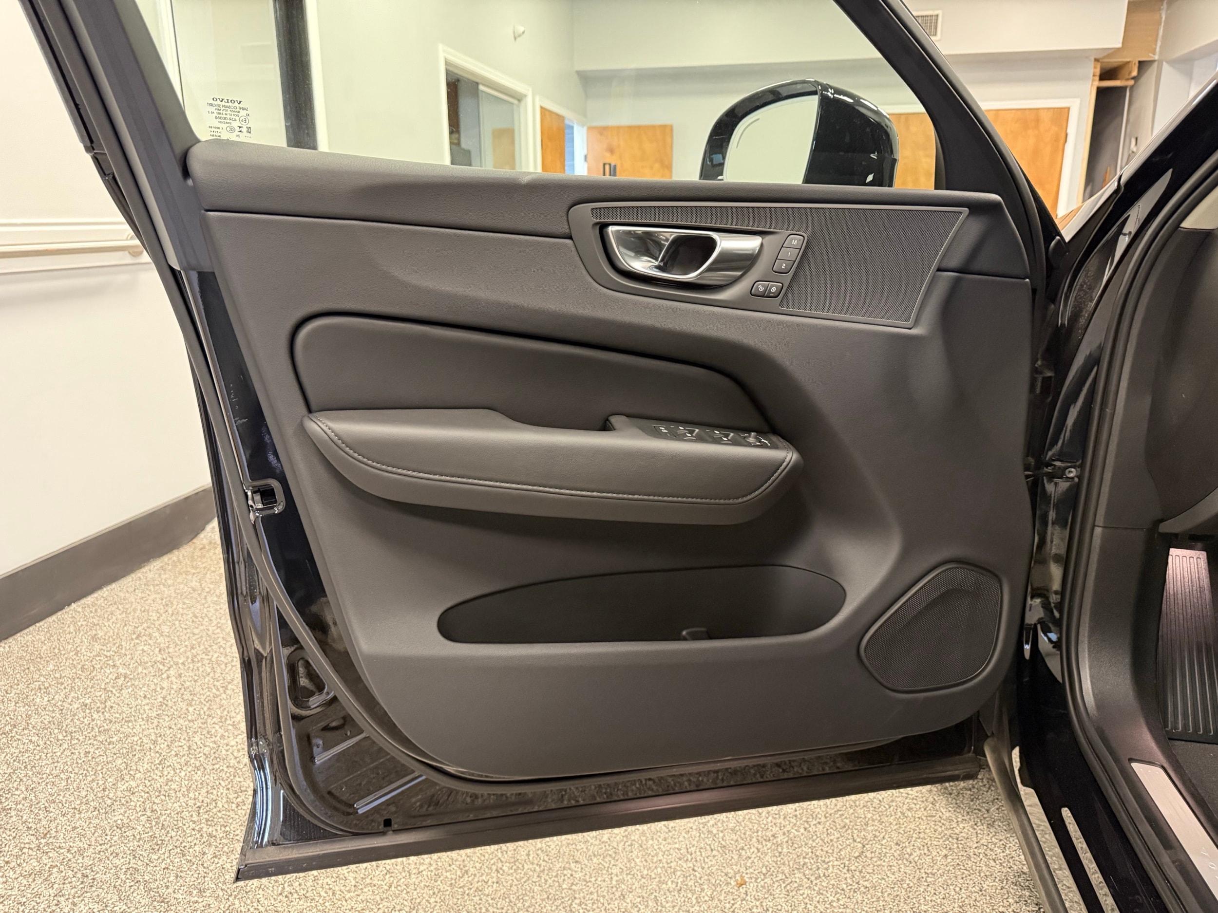 new 2025 Volvo XC60 car, priced at $55,920