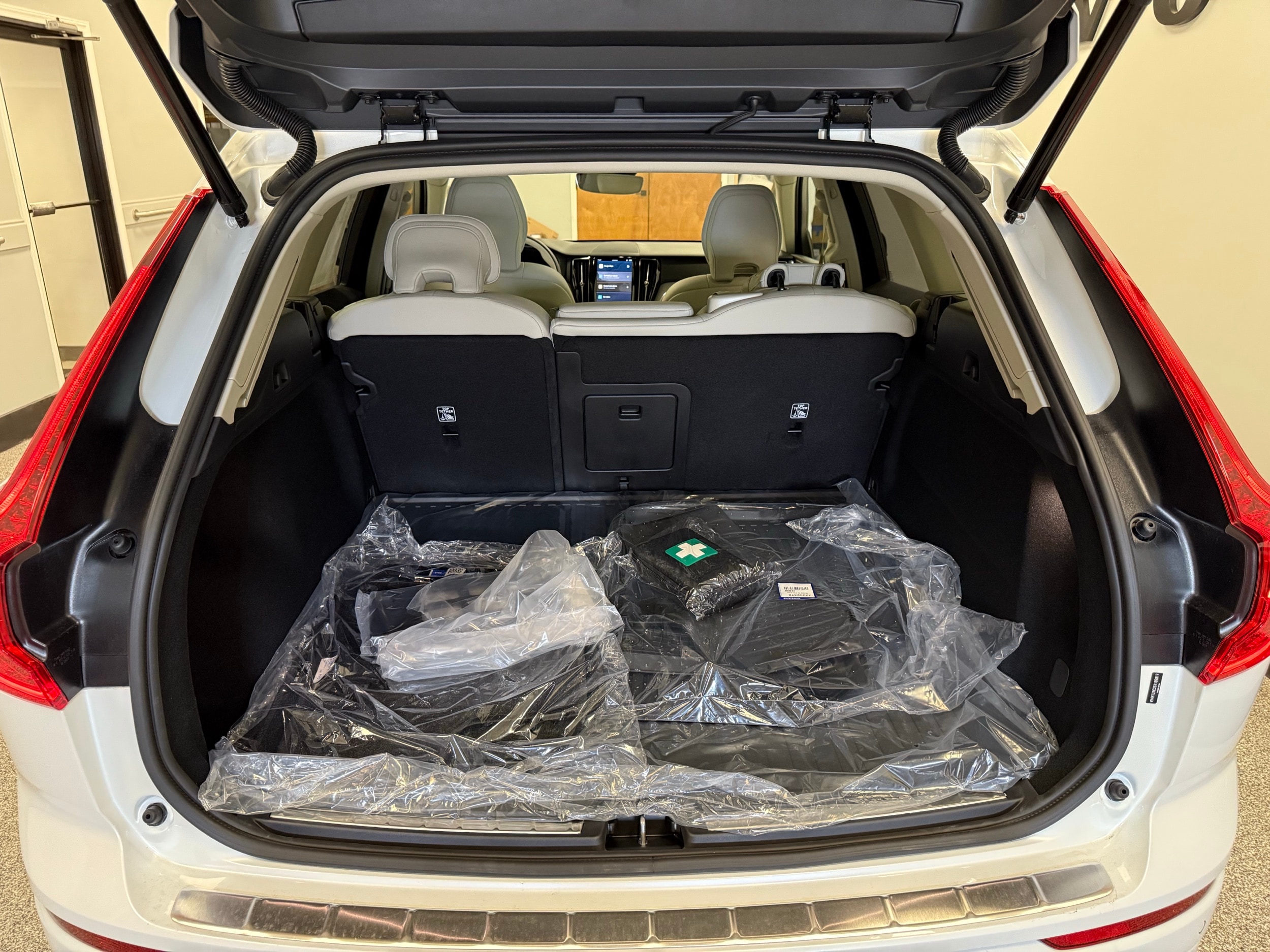 new 2025 Volvo XC60 car, priced at $55,360