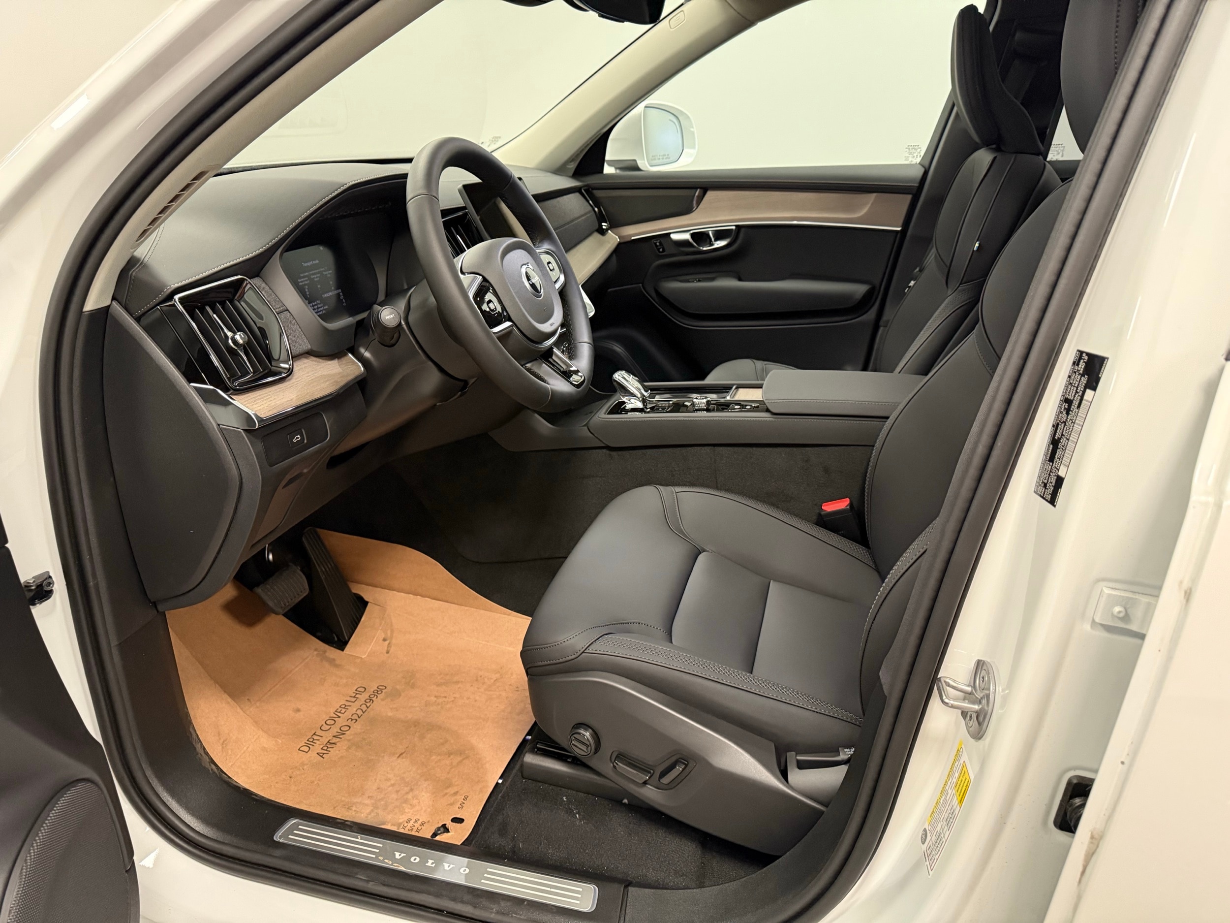 new 2025 Volvo XC90 car, priced at $69,155