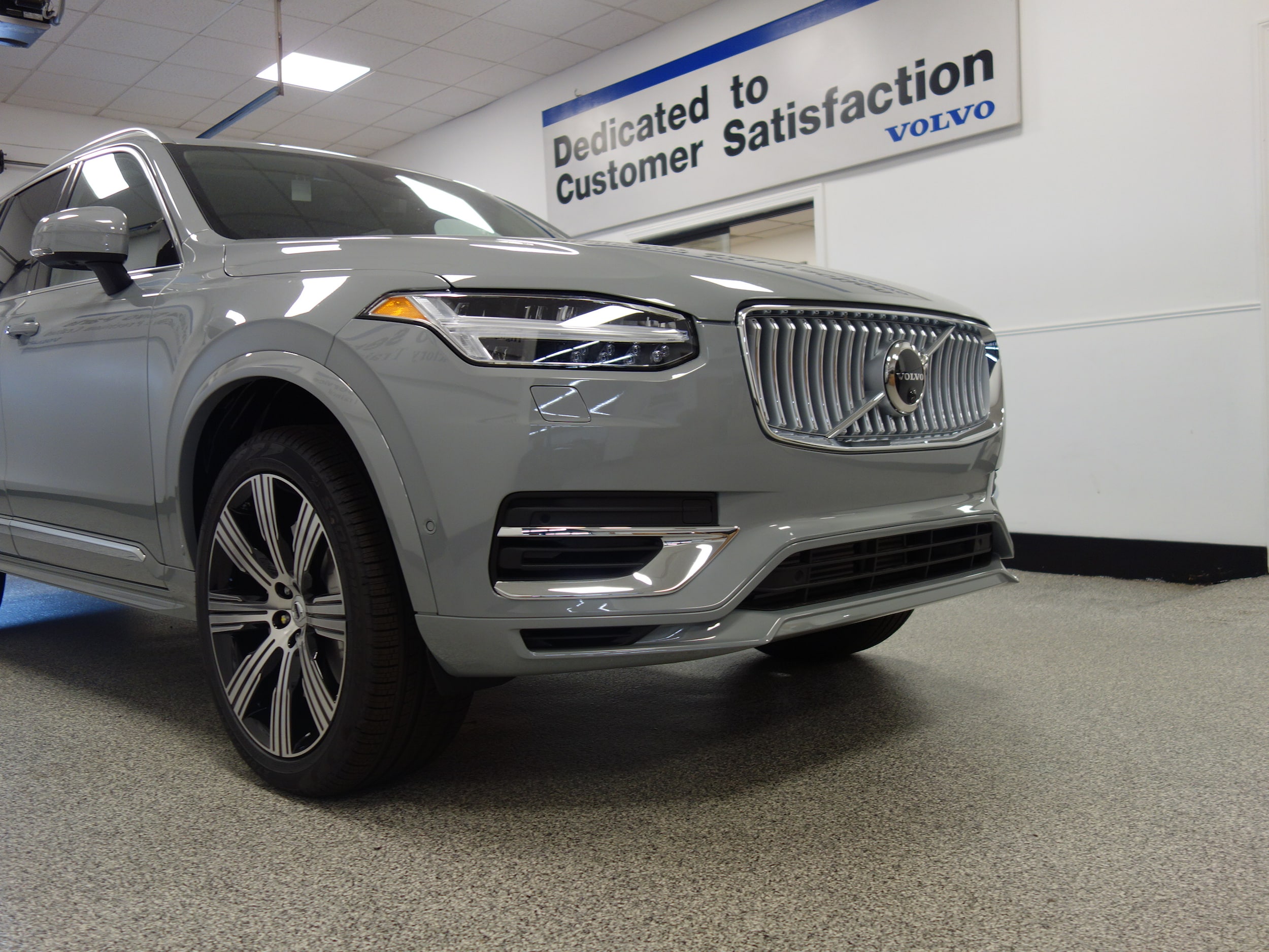 new 2025 Volvo XC90 plug-in hybrid car, priced at $78,950