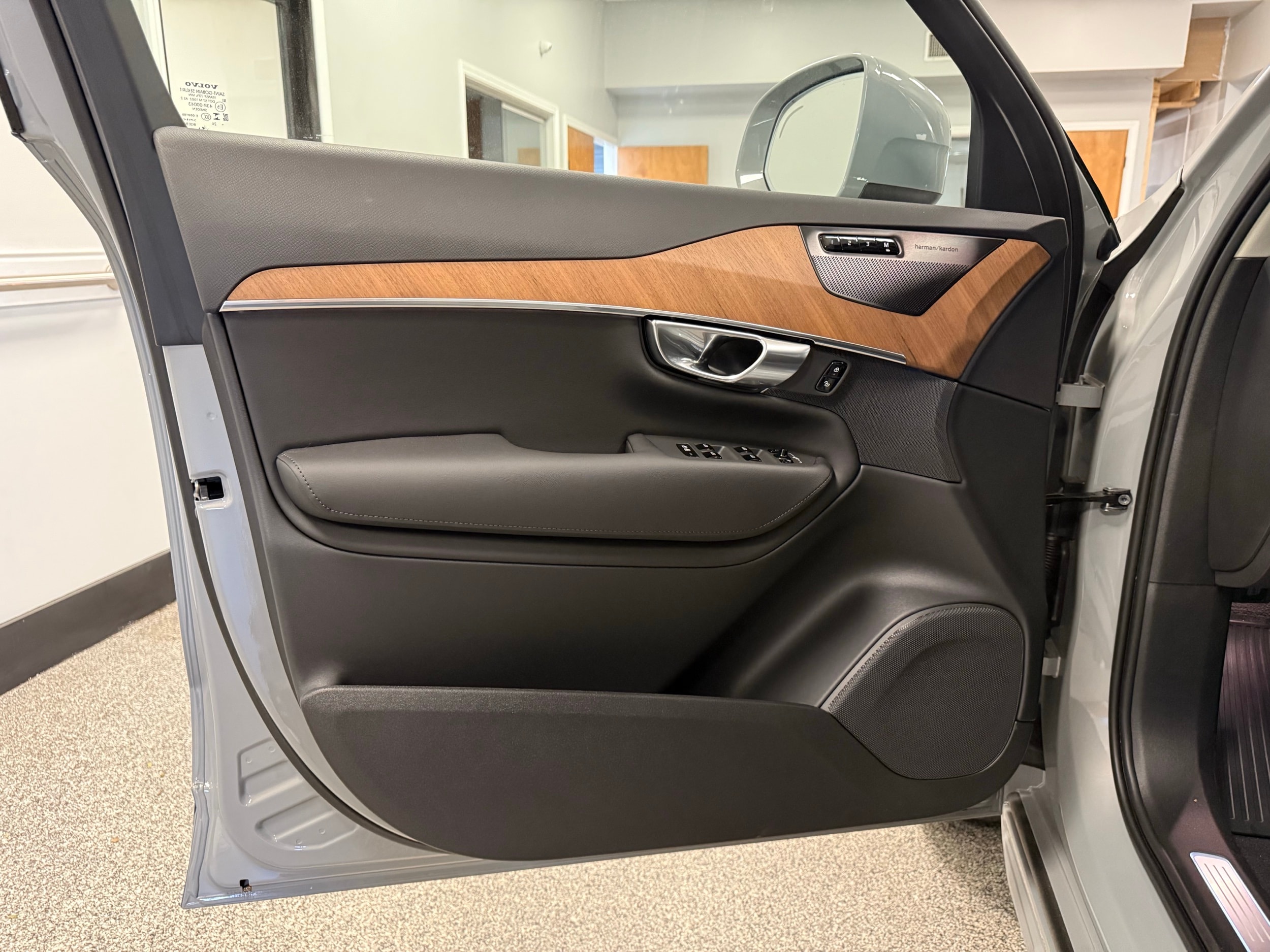 new 2025 Volvo XC90 car, priced at $68,955