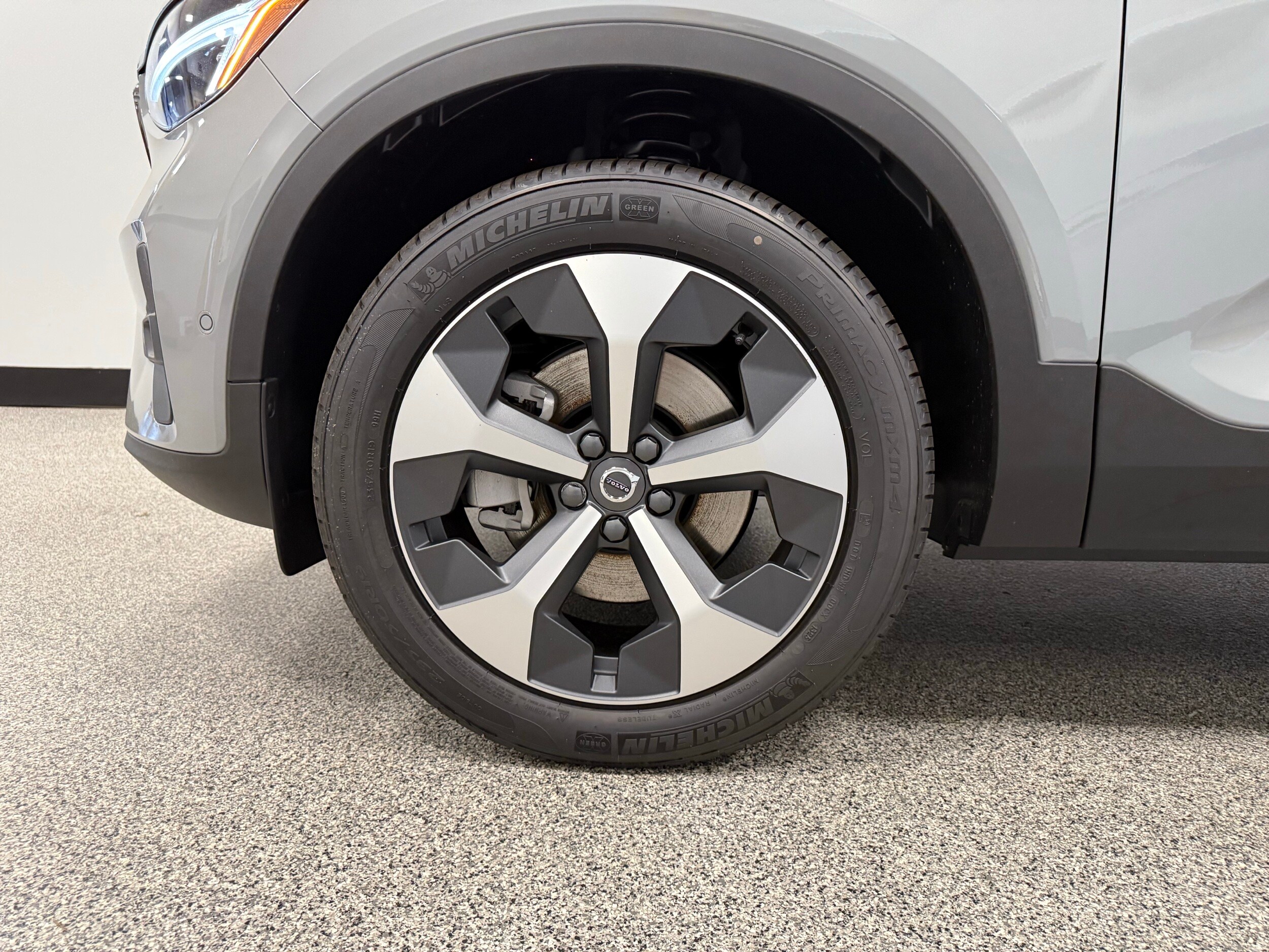 new 2025 Volvo XC40 car, priced at $48,335