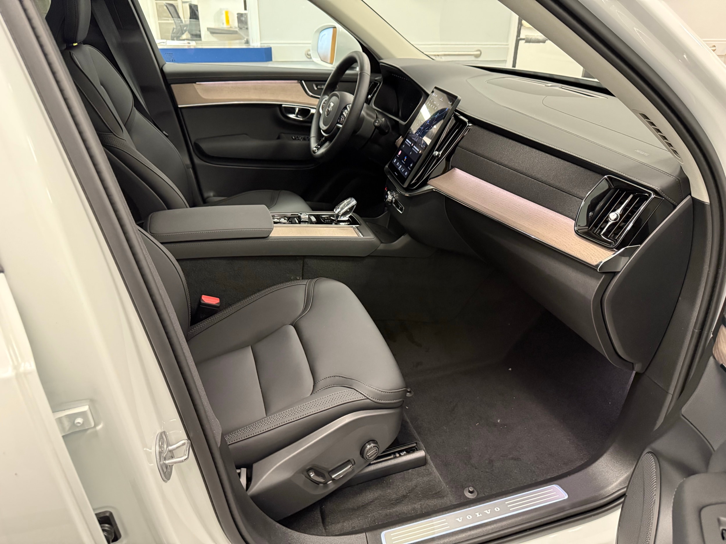new 2025 Volvo XC90 car, priced at $61,795