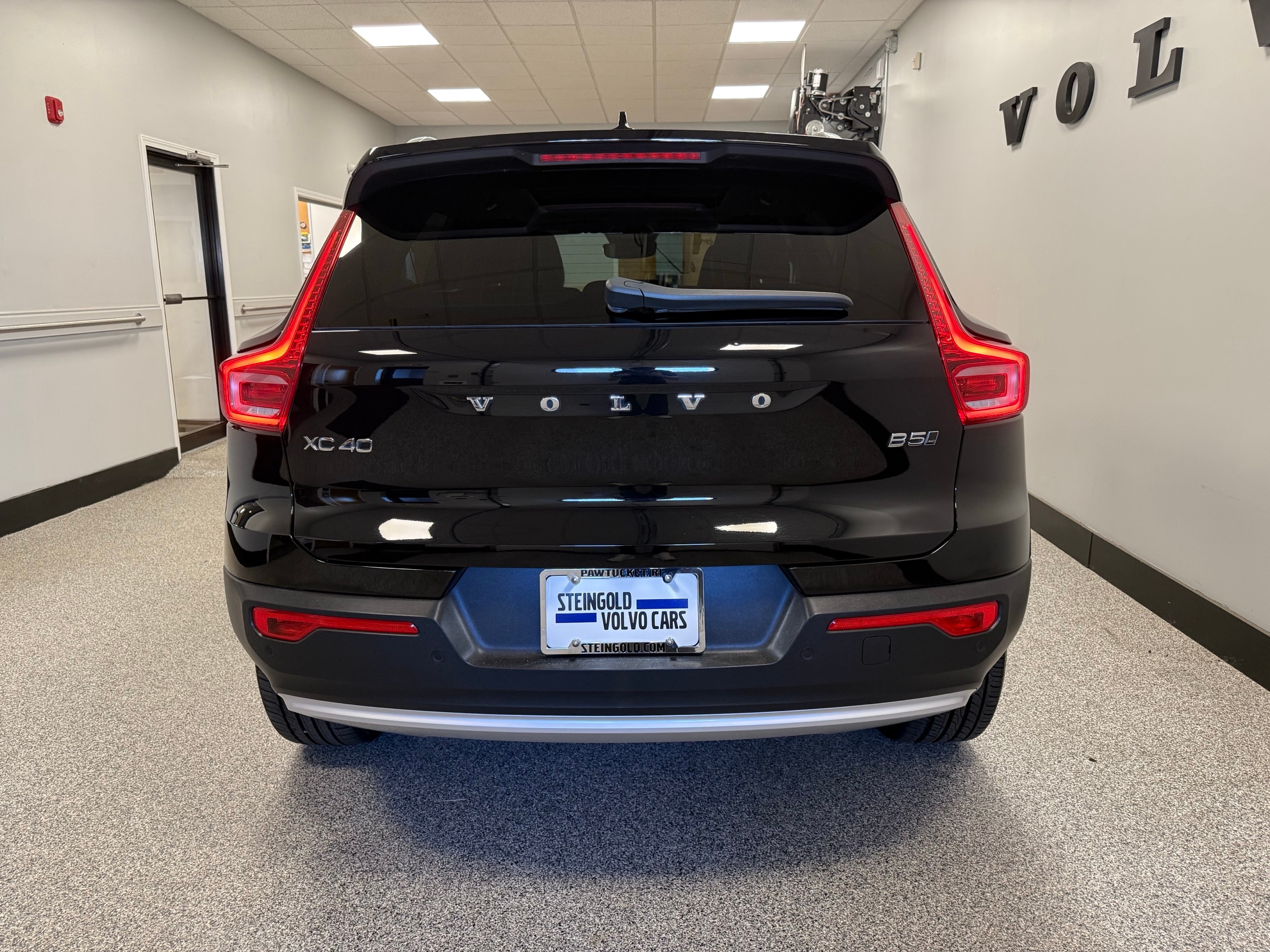 used 2025 Volvo XC40 car, priced at $40,100