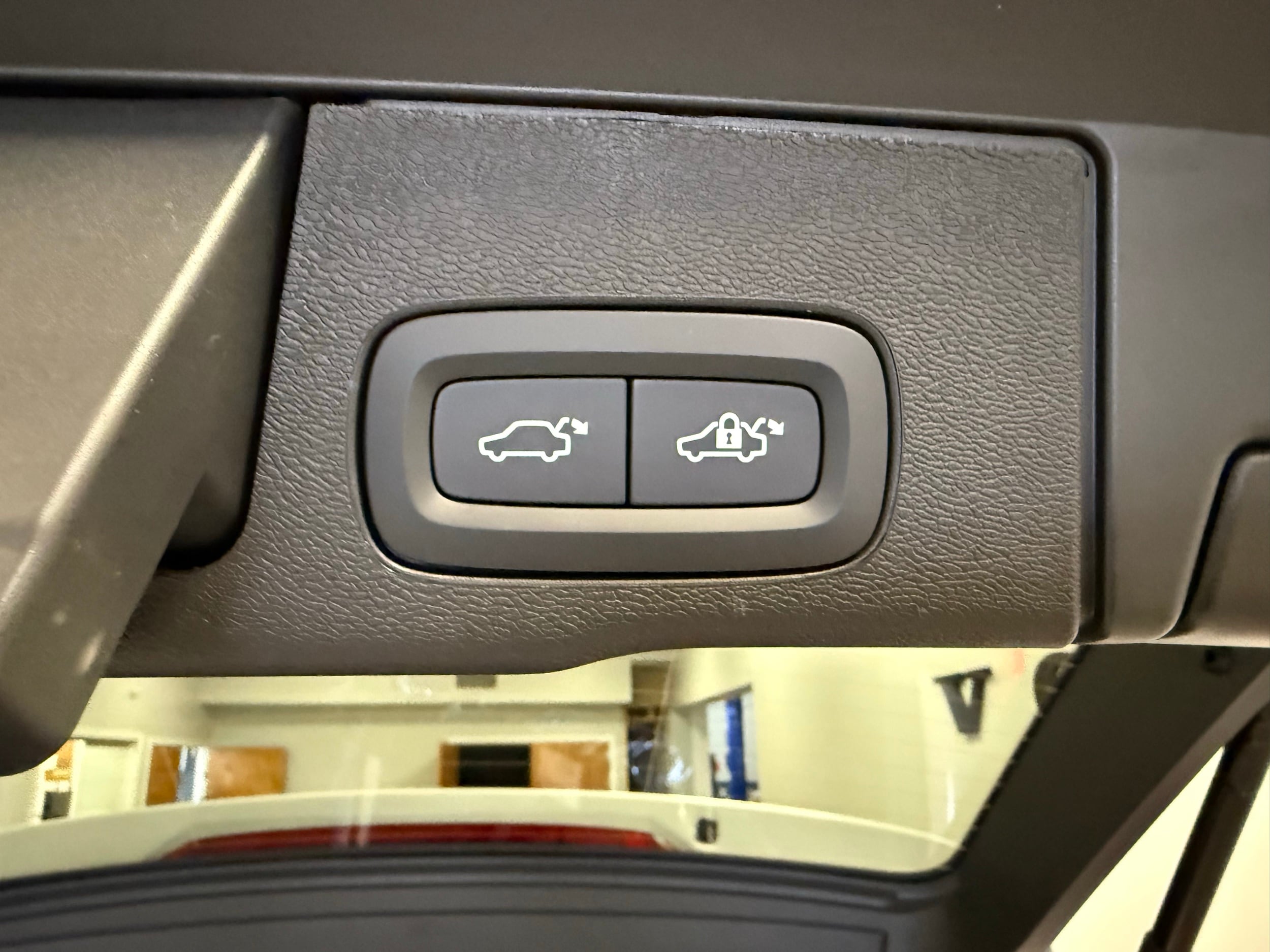 new 2025 Volvo XC60 car, priced at $60,660