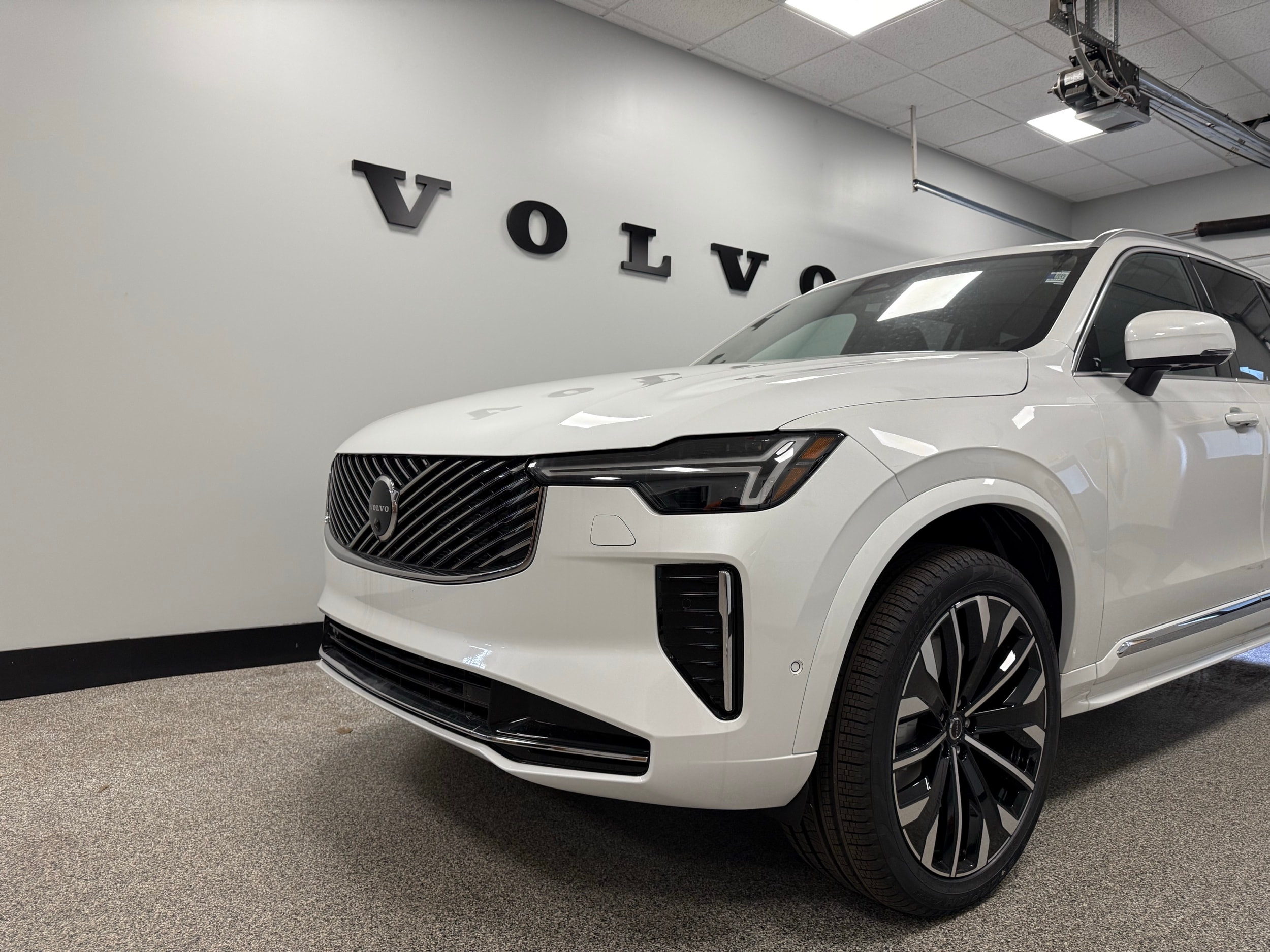 new 2025 Volvo XC90 car, priced at $69,155