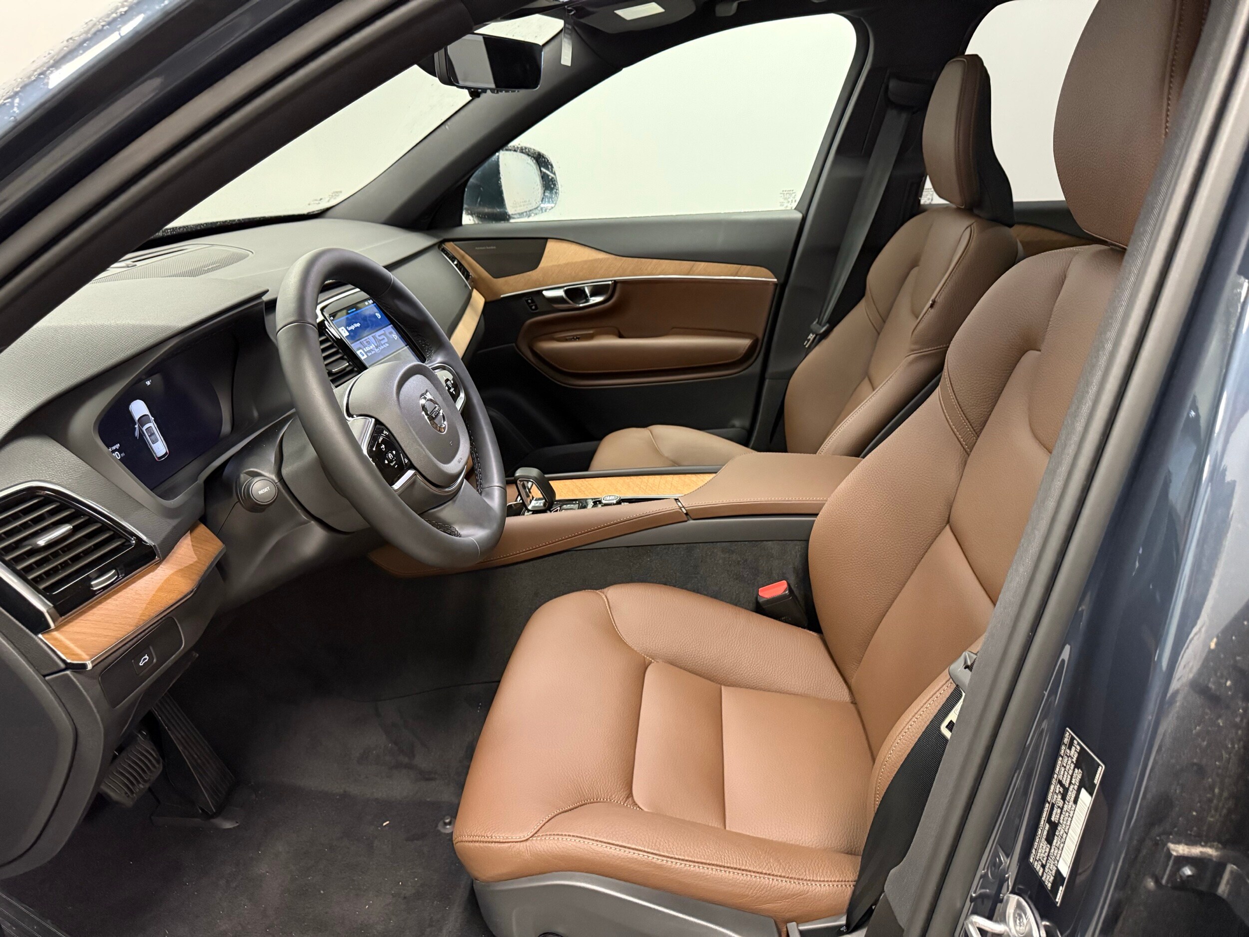 new 2025 Volvo XC90 car, priced at $69,450