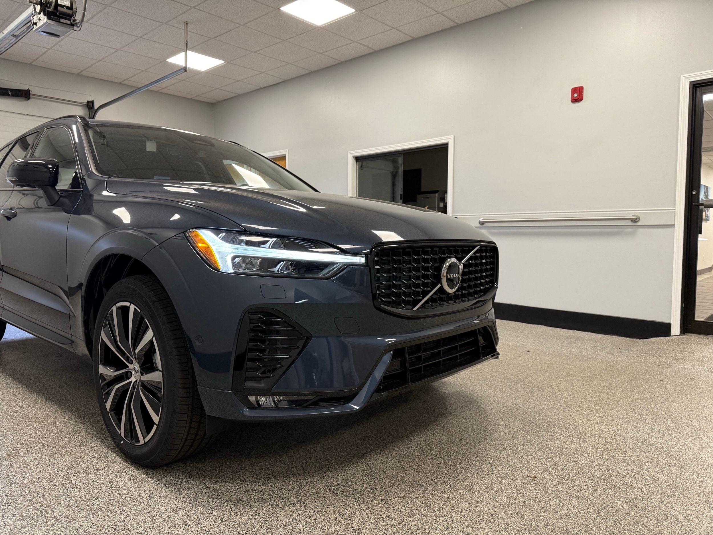 new 2025 Volvo XC60 car, priced at $55,335