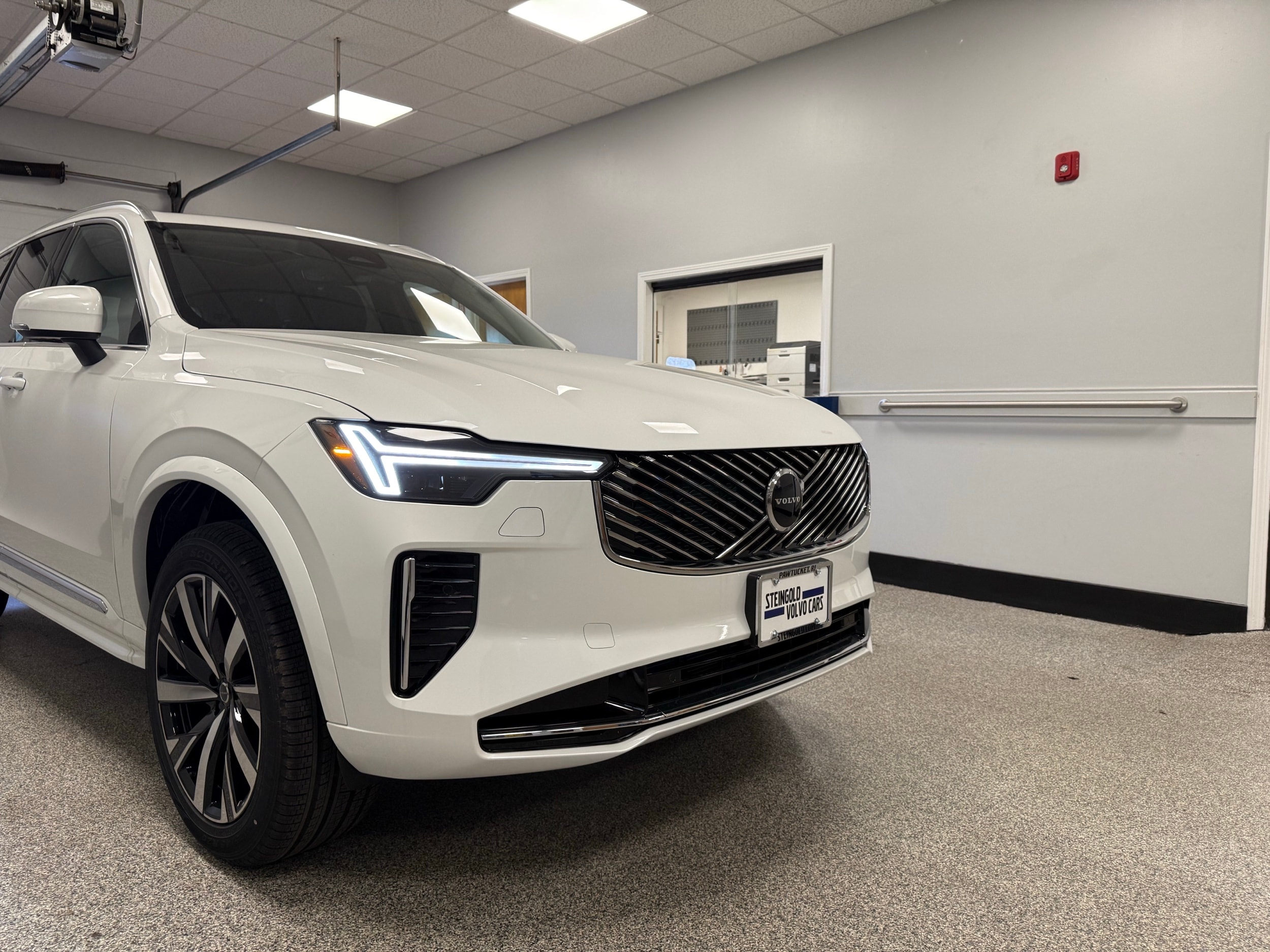 new 2025 Volvo XC90 car, priced at $61,795