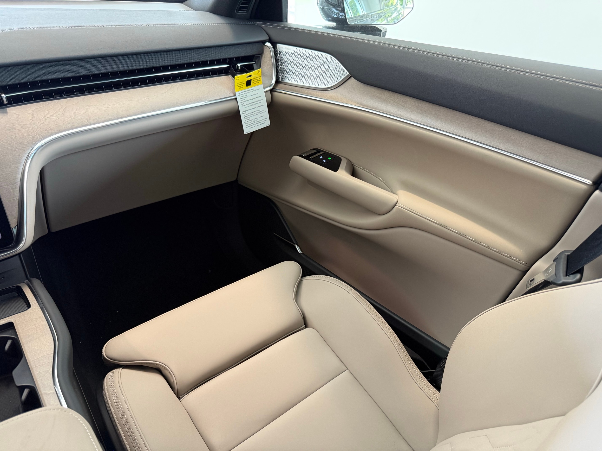 new 2025 Volvo EX90 car, priced at $94,640